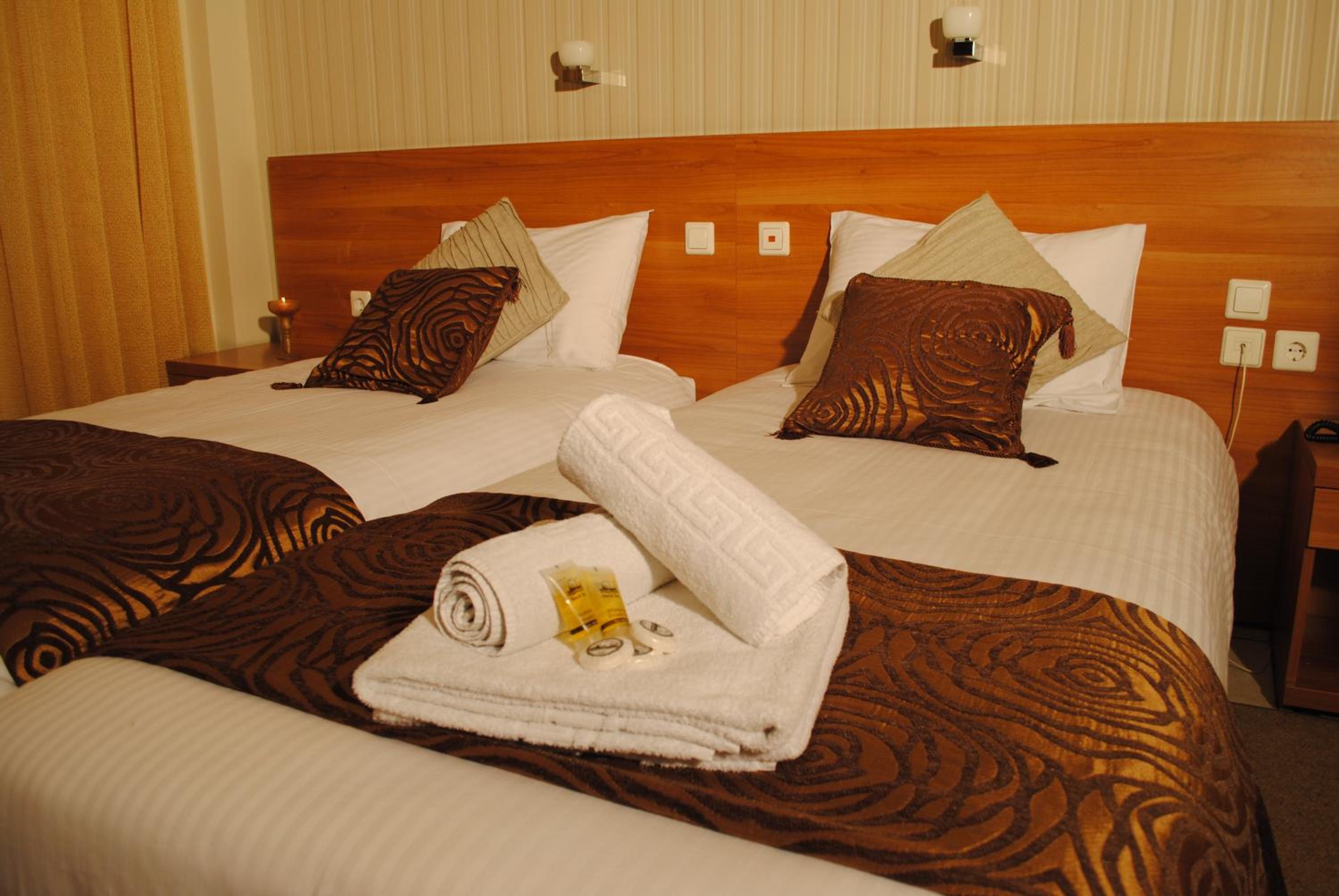 Double or Twin Room - Photo 2