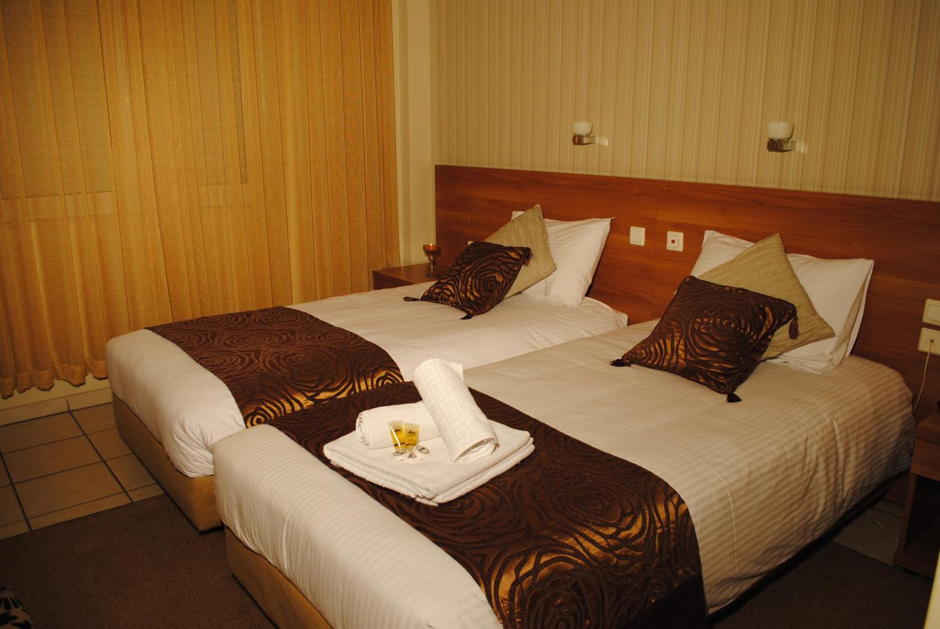 Double or Twin Room - Photo 7