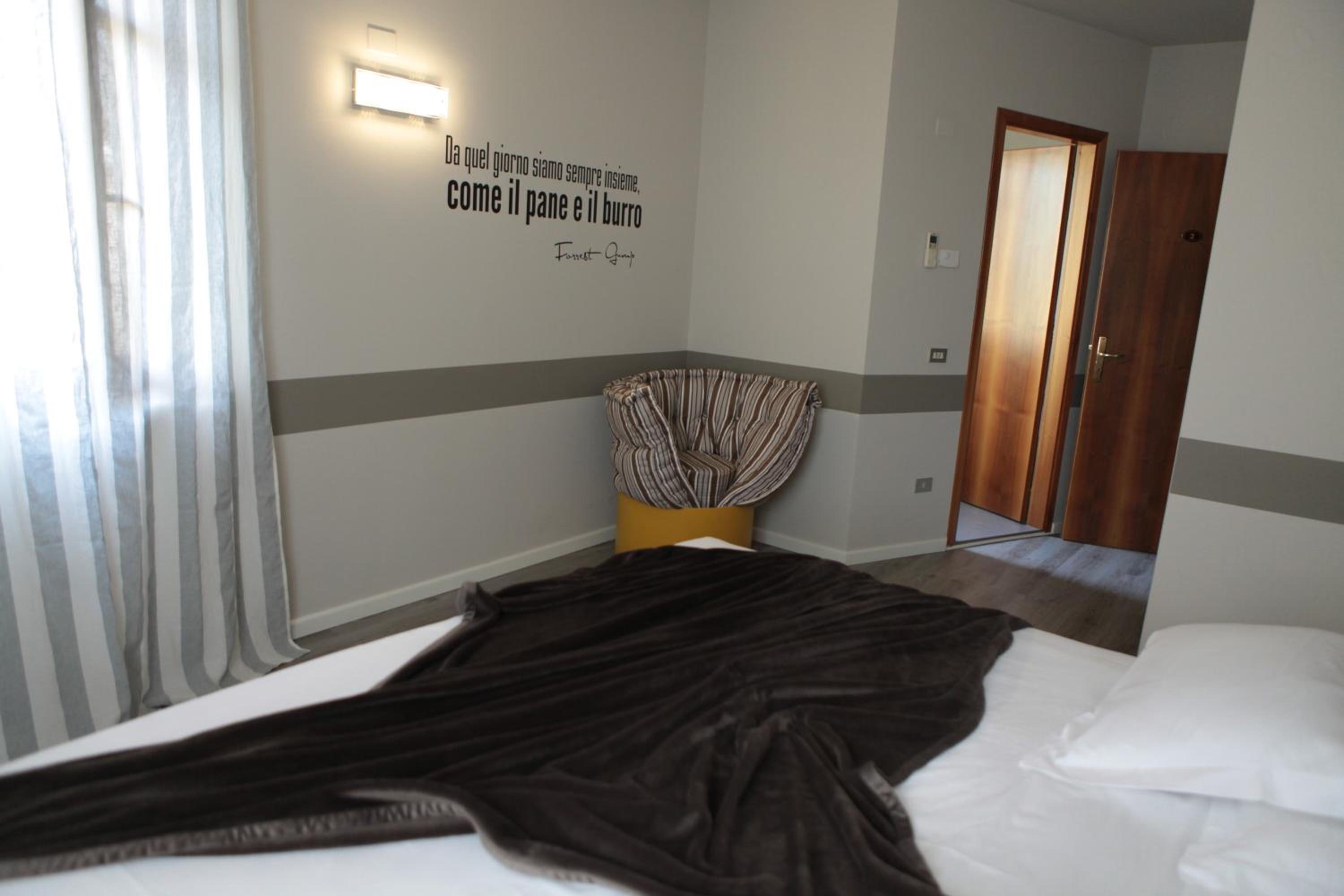 Superior King Room photo 2