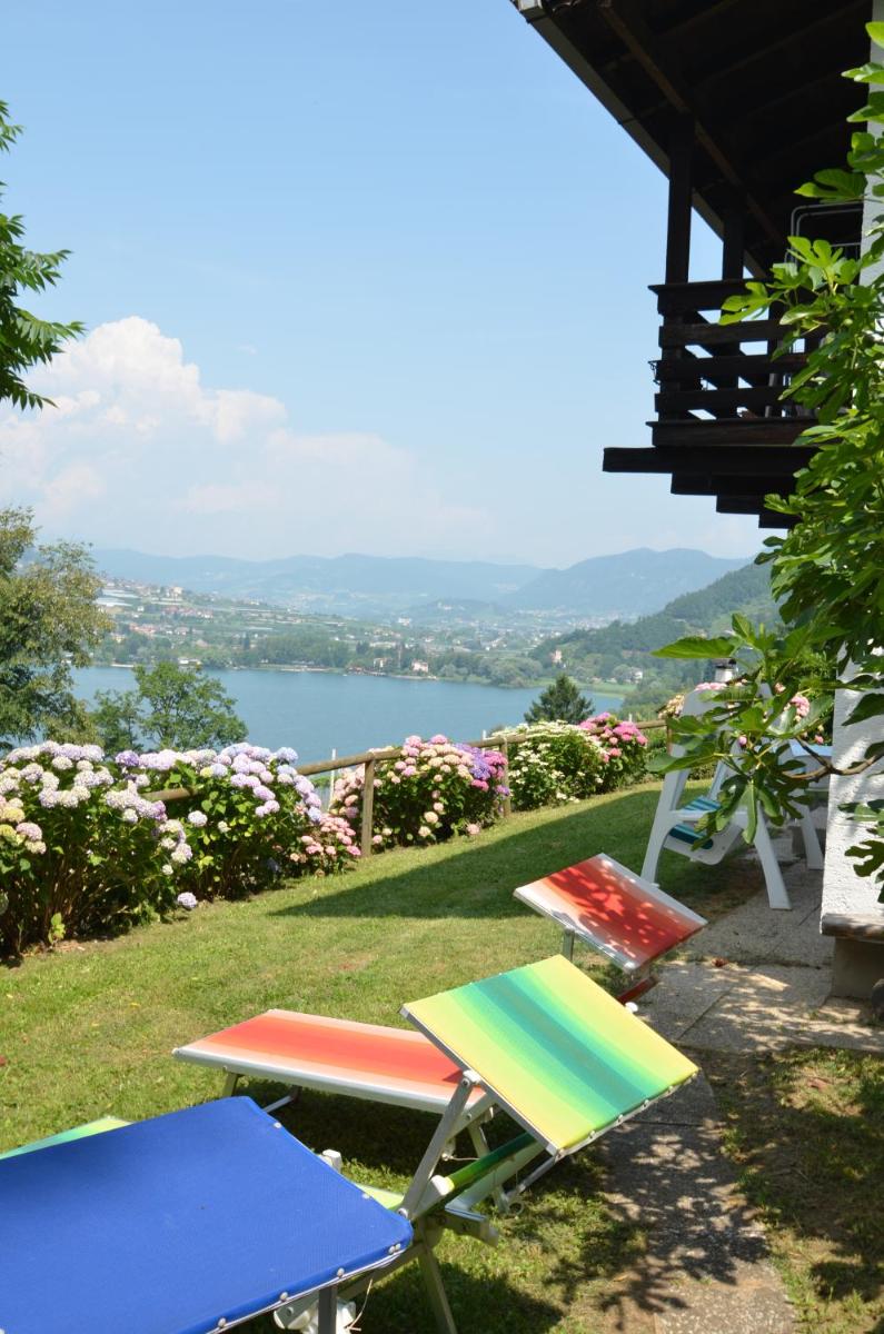 Three-Bedroom Apartment with Lake View