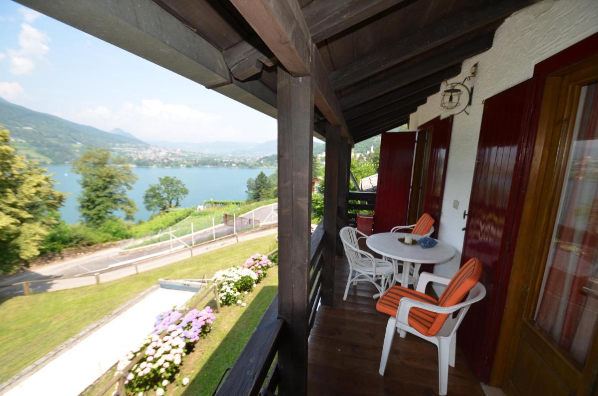 Apartment with Lake View