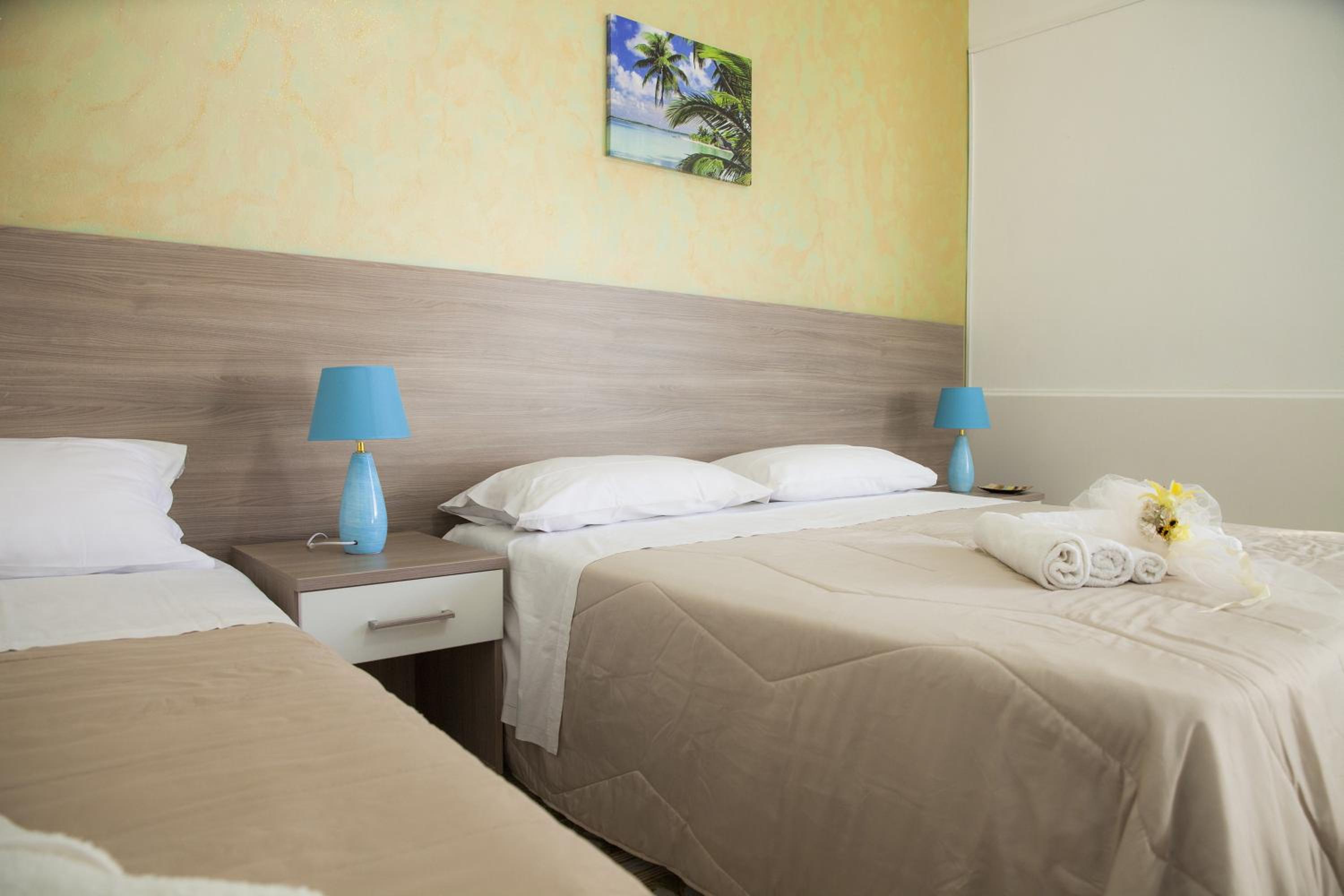 Deluxe Triple Room - Photo 1