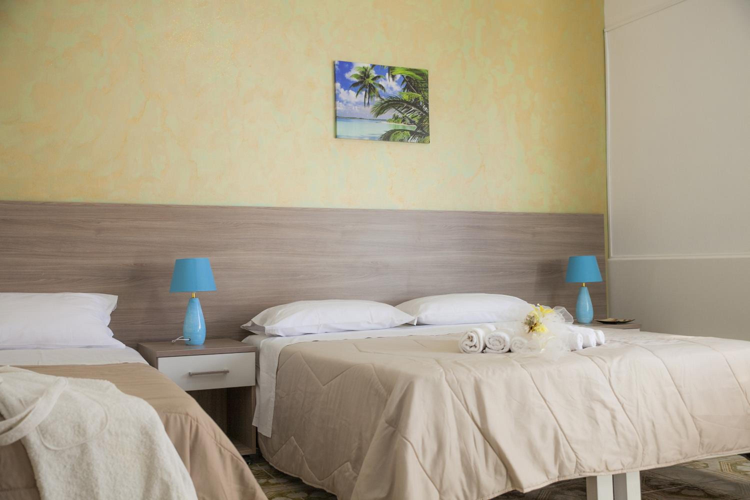 Deluxe Triple Room - Photo 10