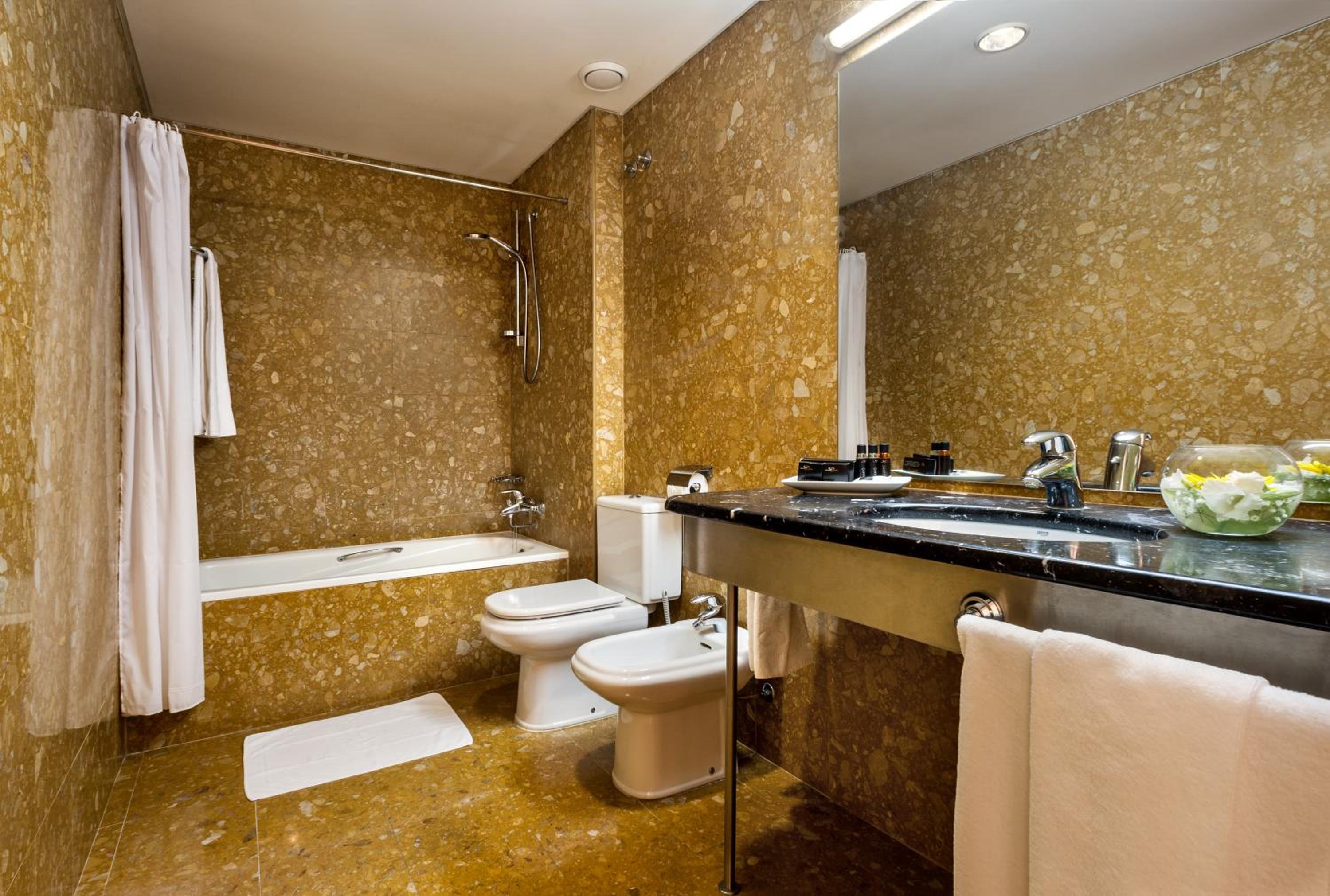 Classic Double or Twin Room - Photo 2