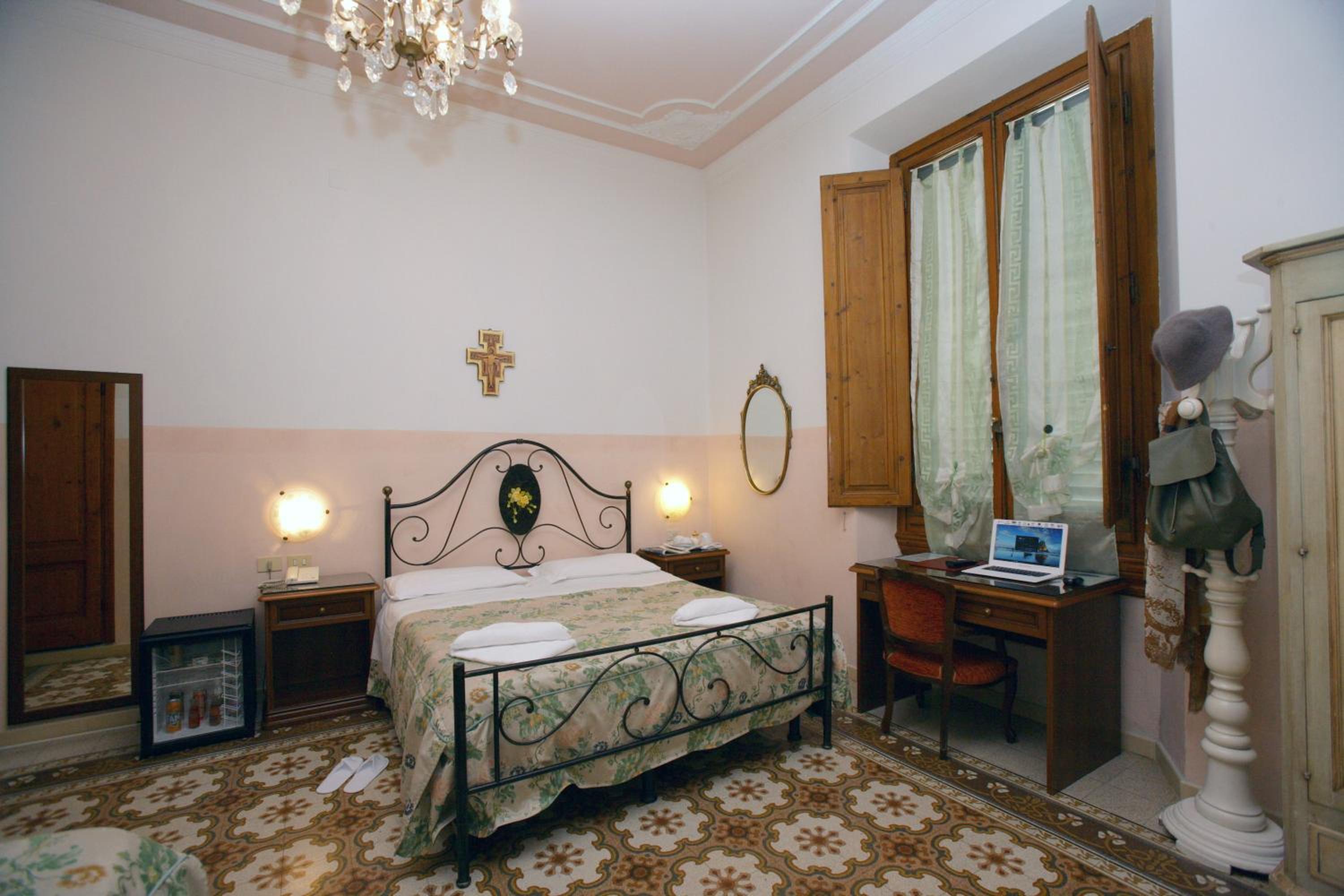 Double or Twin Room with Balcony thumbnail 5