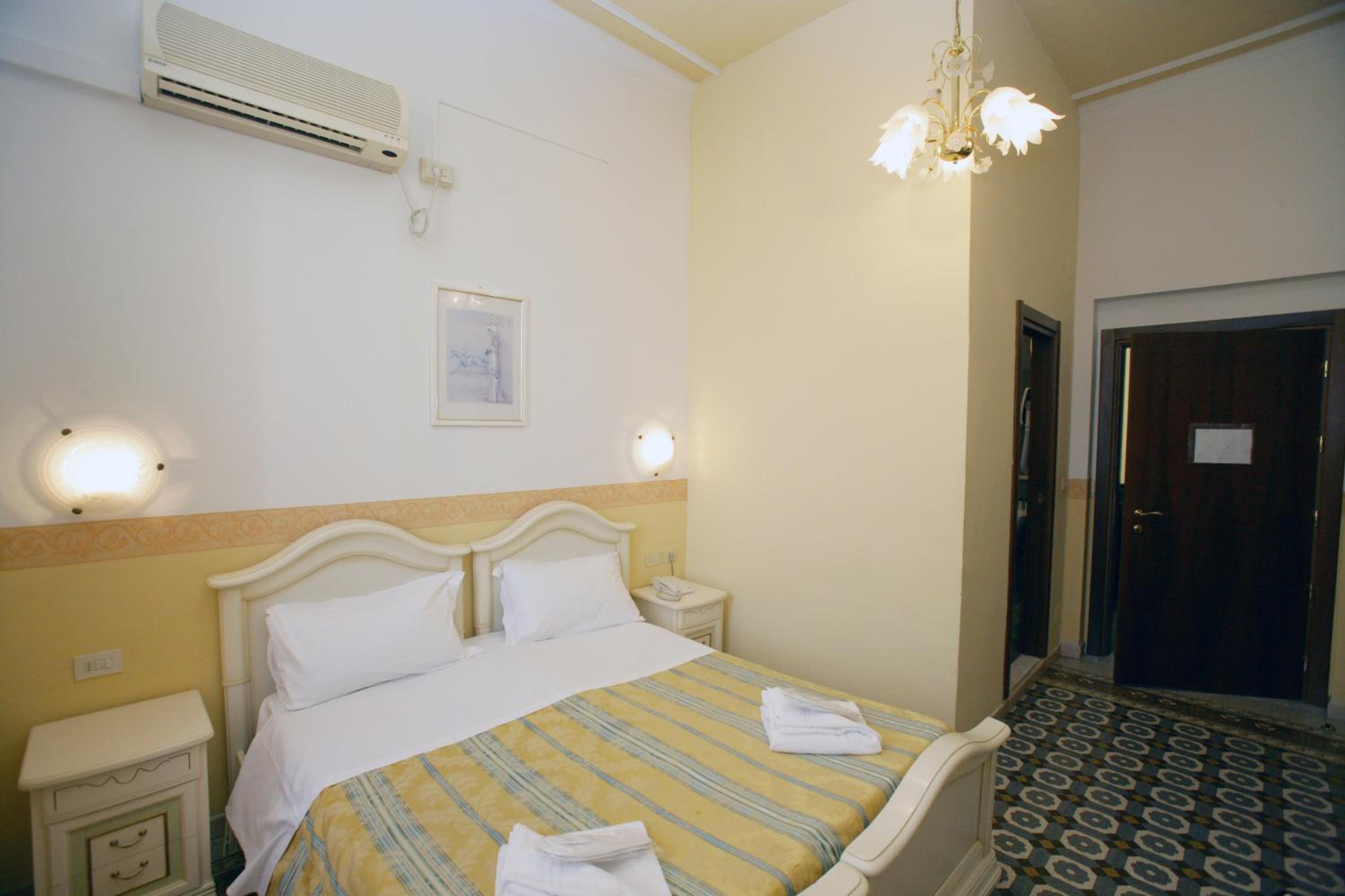 Double or Twin Room with Balcony thumbnail 6