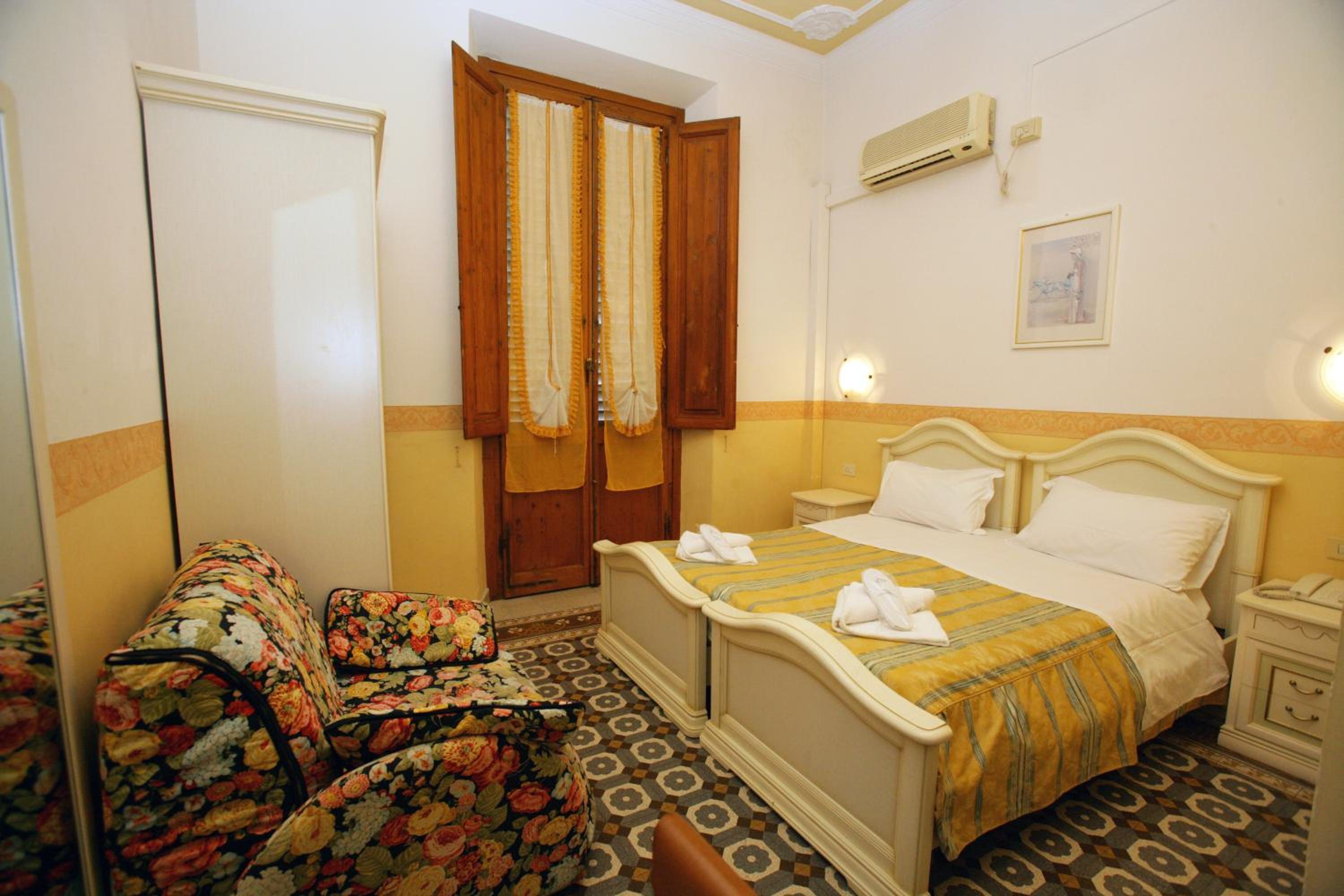 Double or Twin Room thumbnail 5