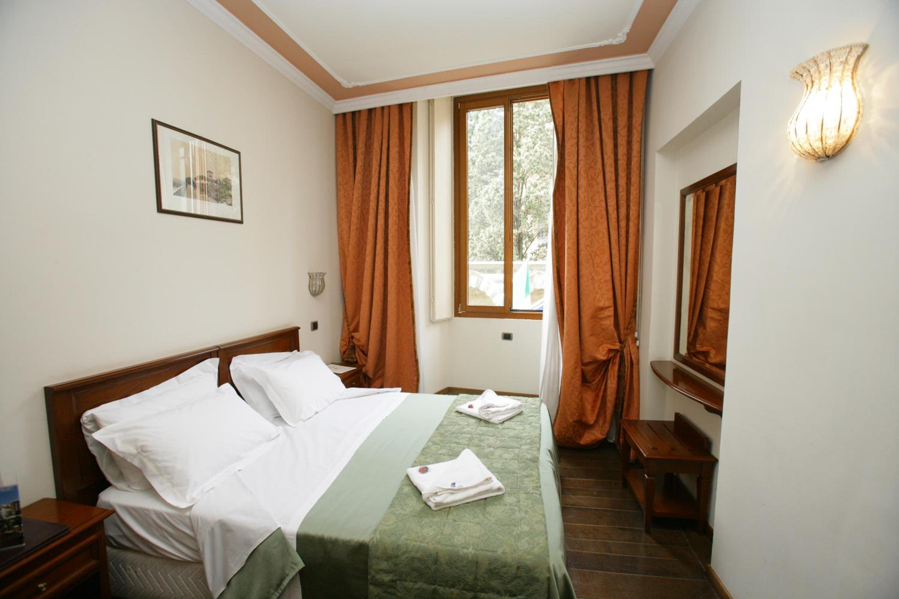 Double or Twin Room with View thumbnail 5