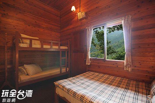 Family Room With Mountain View photo 3