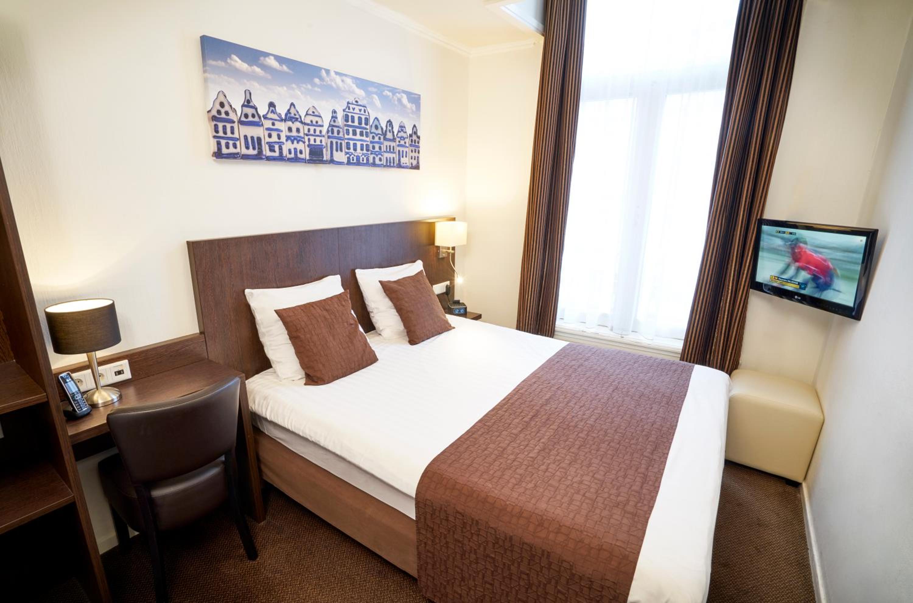 Cozy Double Room - Canal View photo 1