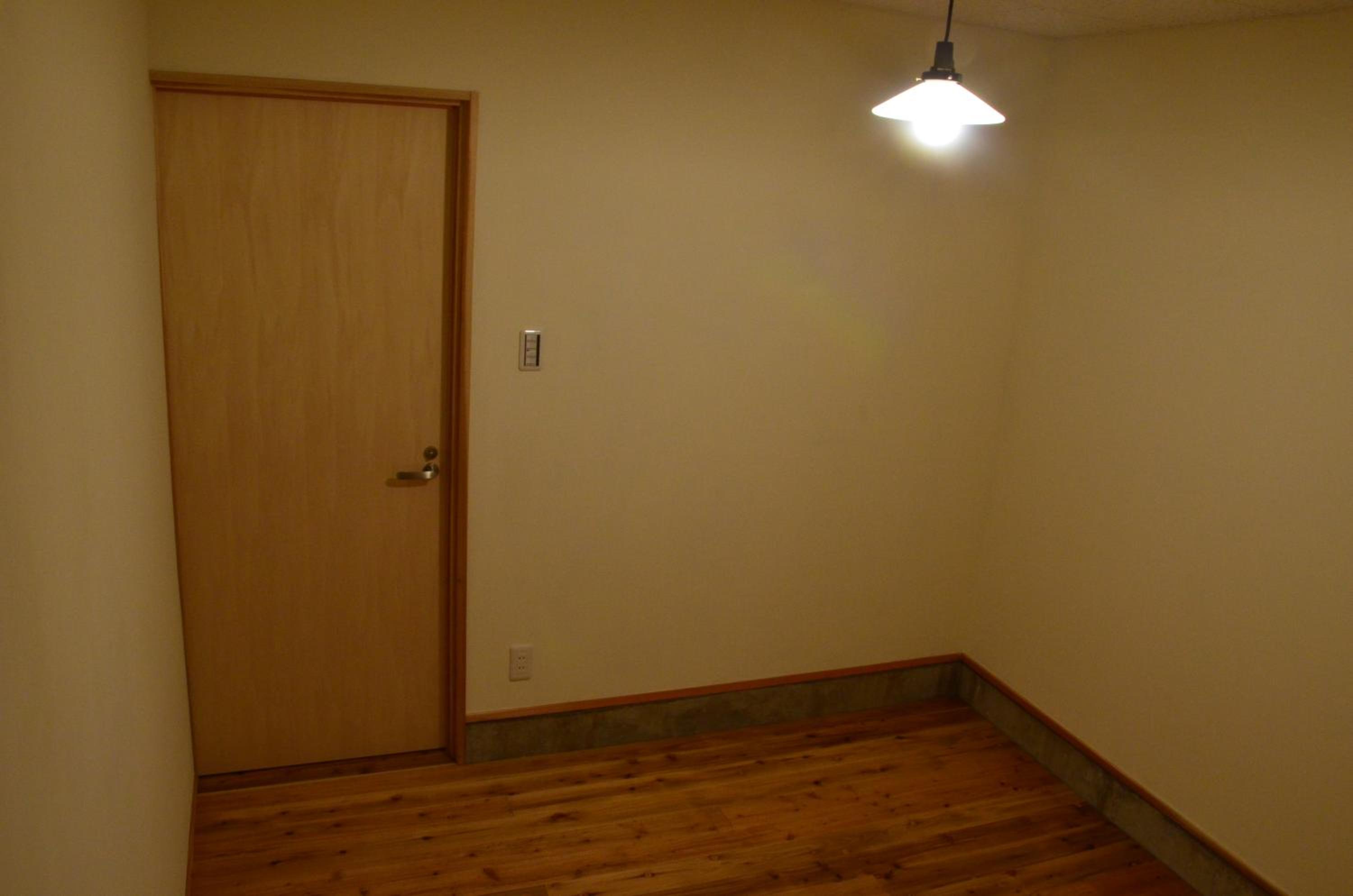 Twin Room with Shared Bathroom photo 2