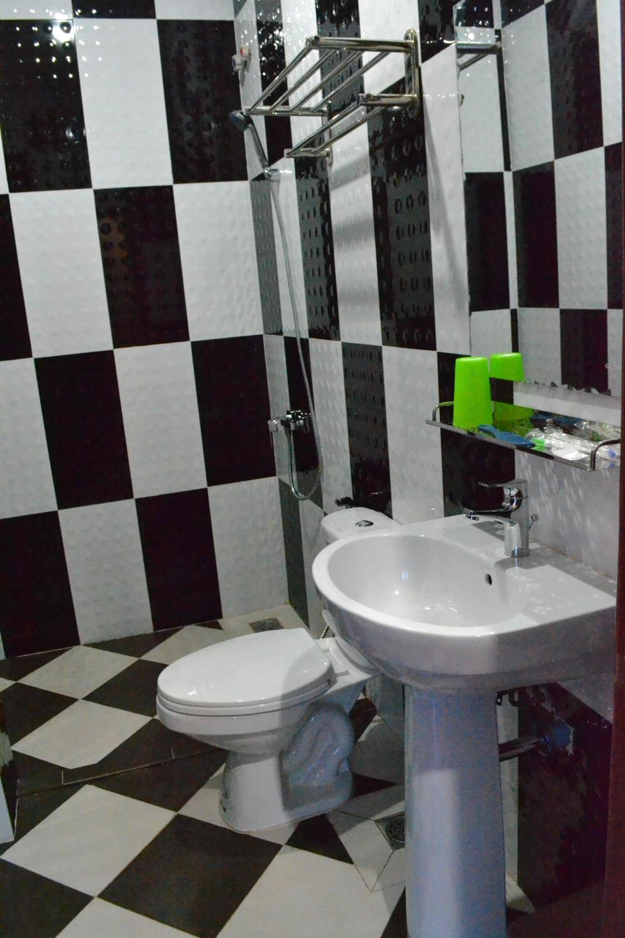 Double or Twin Room with Balcony - Photo 4