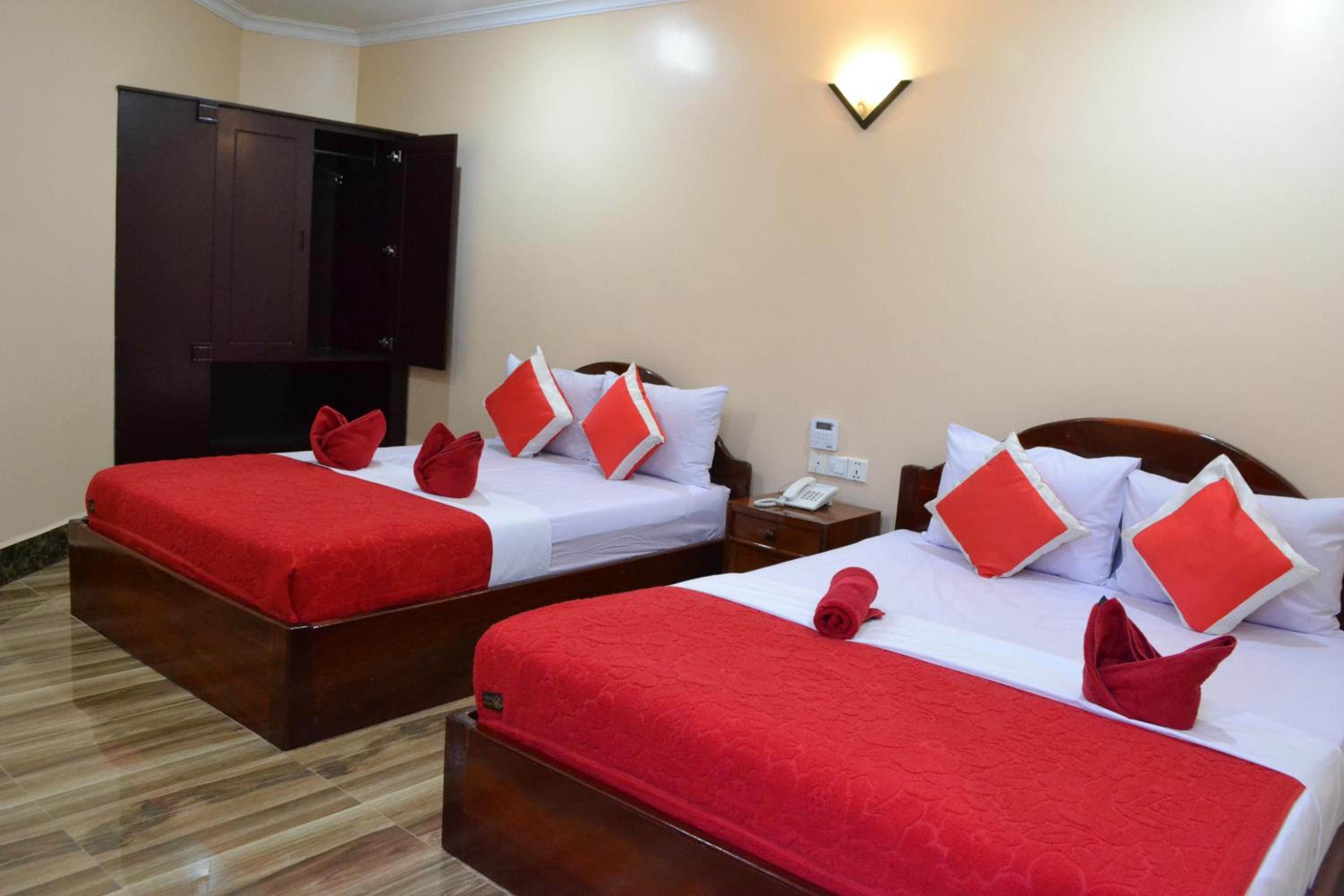 Double or Twin Room with Balcony - Photo 2