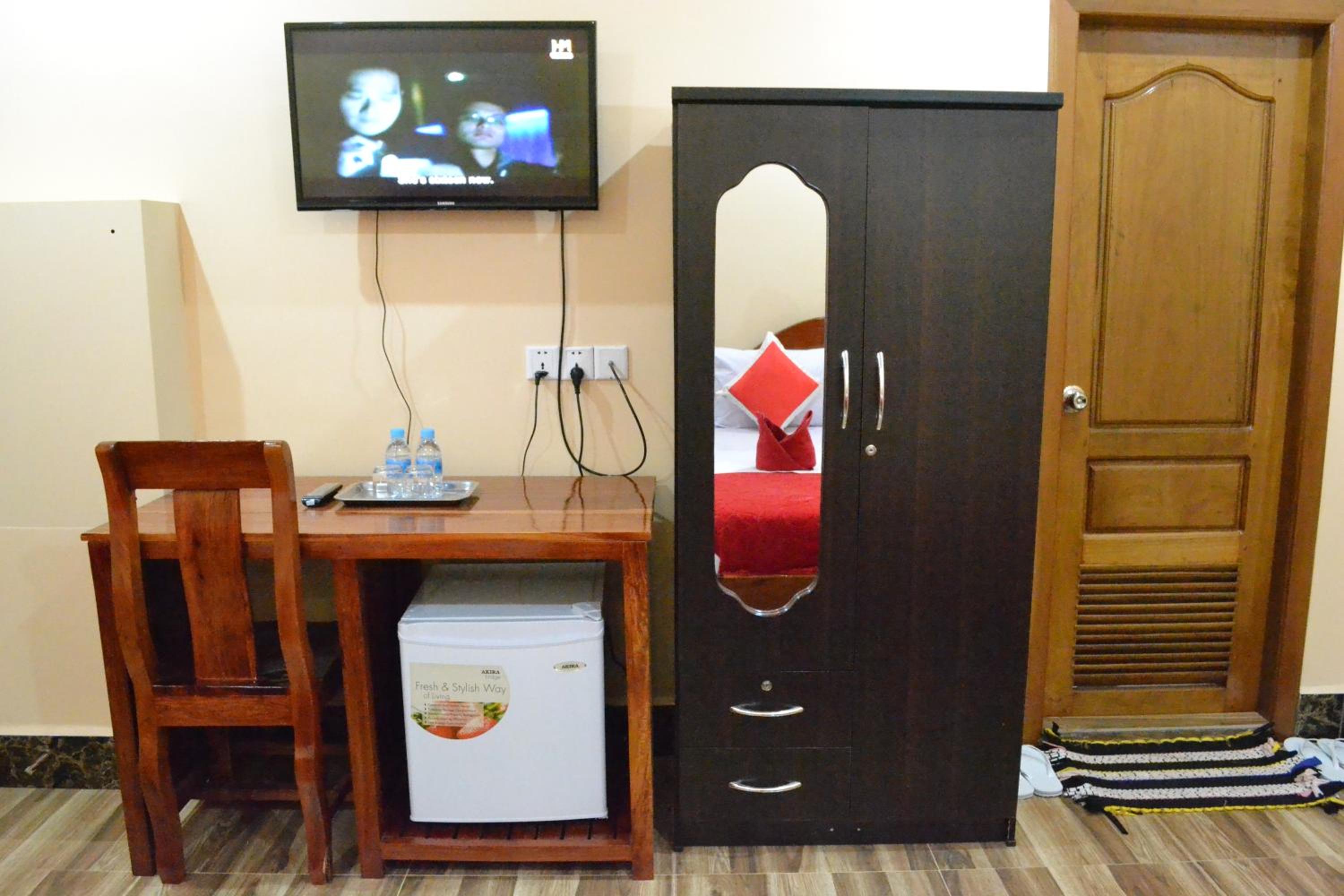 Double Or Twin Room With Bathroom - Photo 4