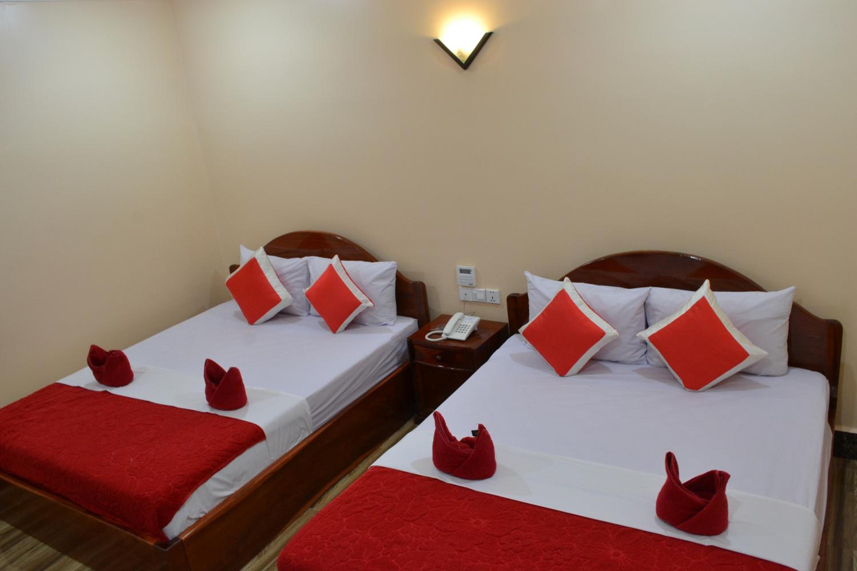 Double Or Twin Room With Bathroom - Photo 1