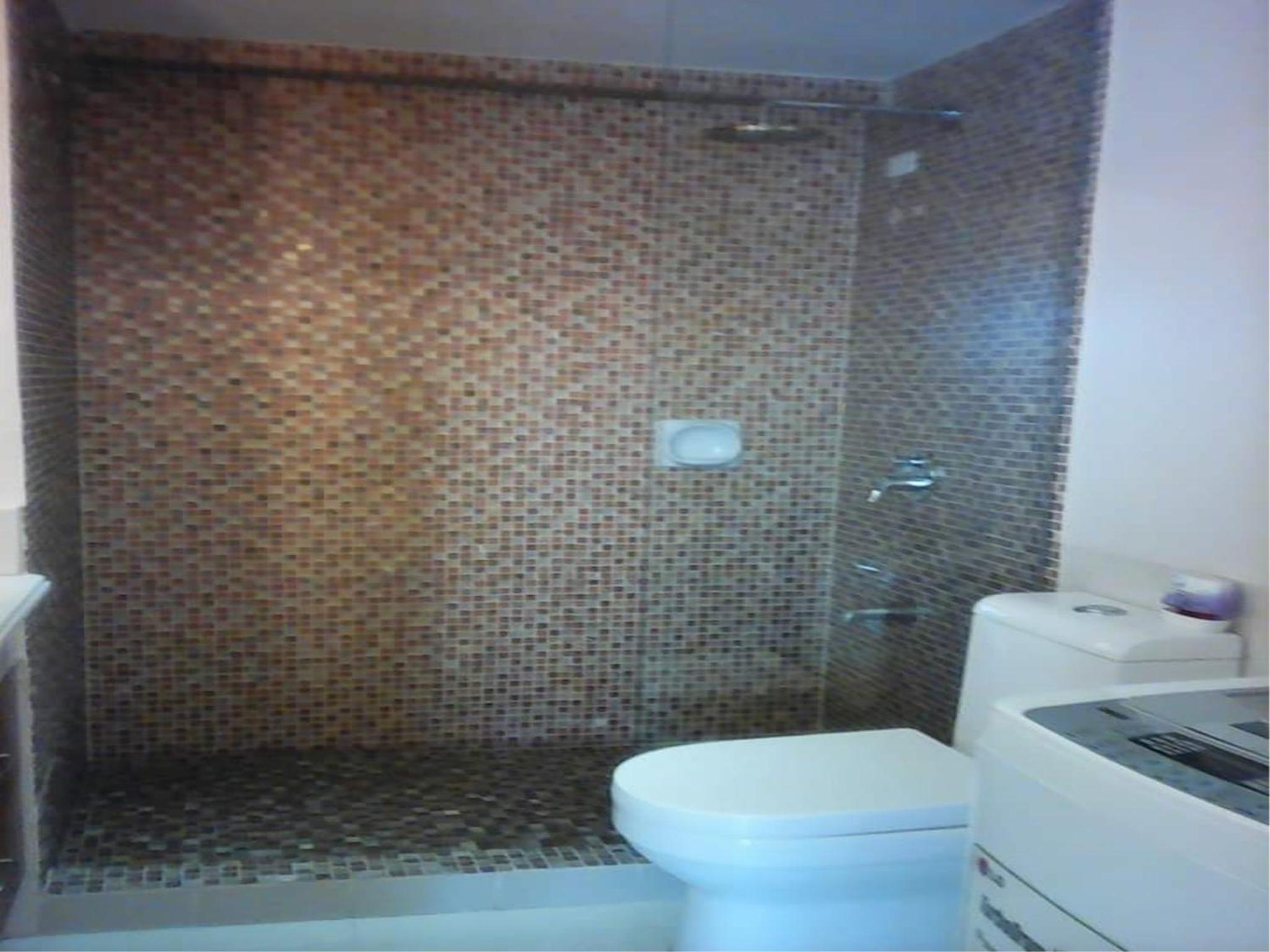 Apartment with Balcony - Photo 10