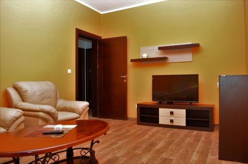 Two-Bedroom Apartment photo 2