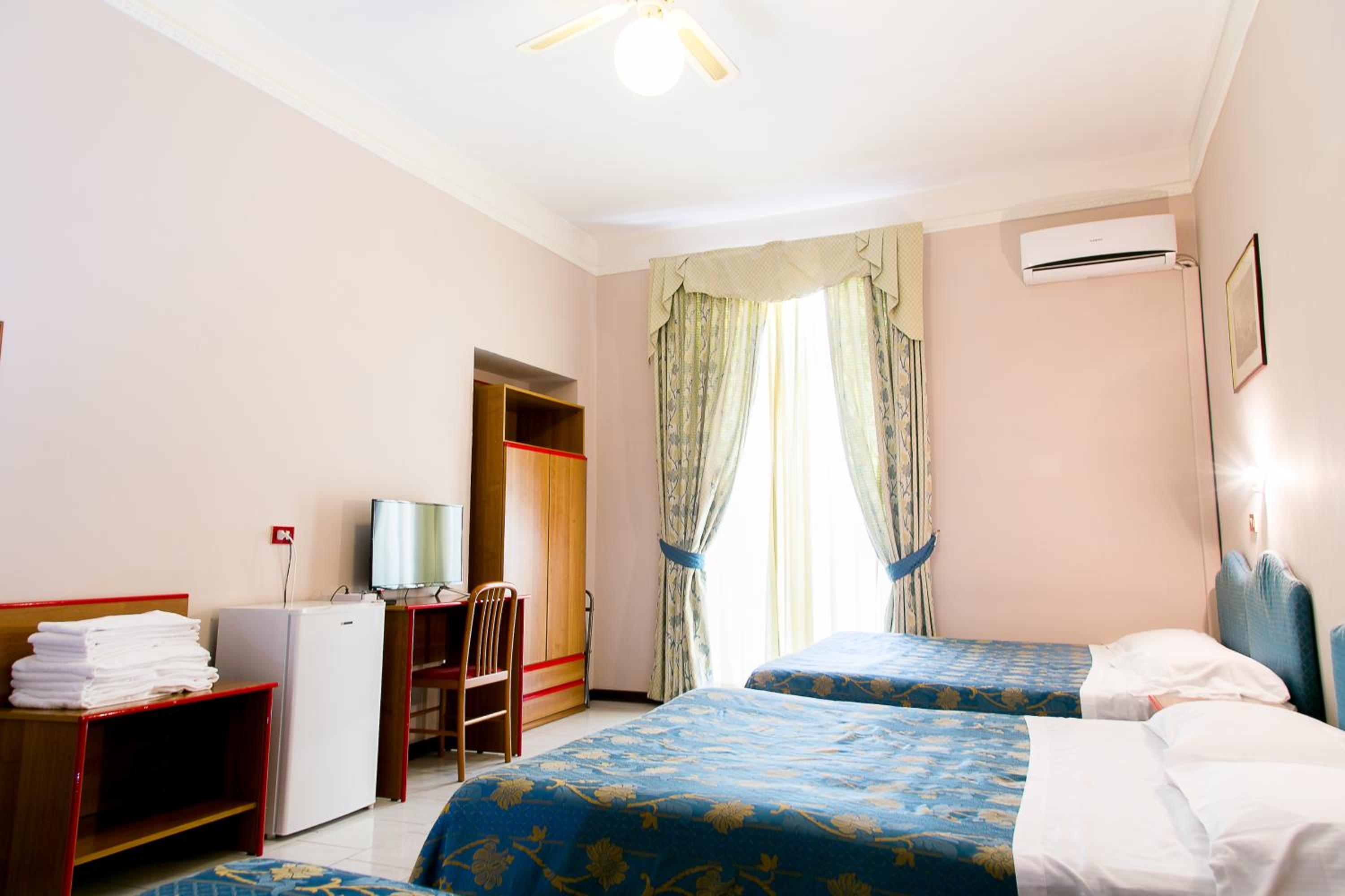 Quadruple Room - Photo 4