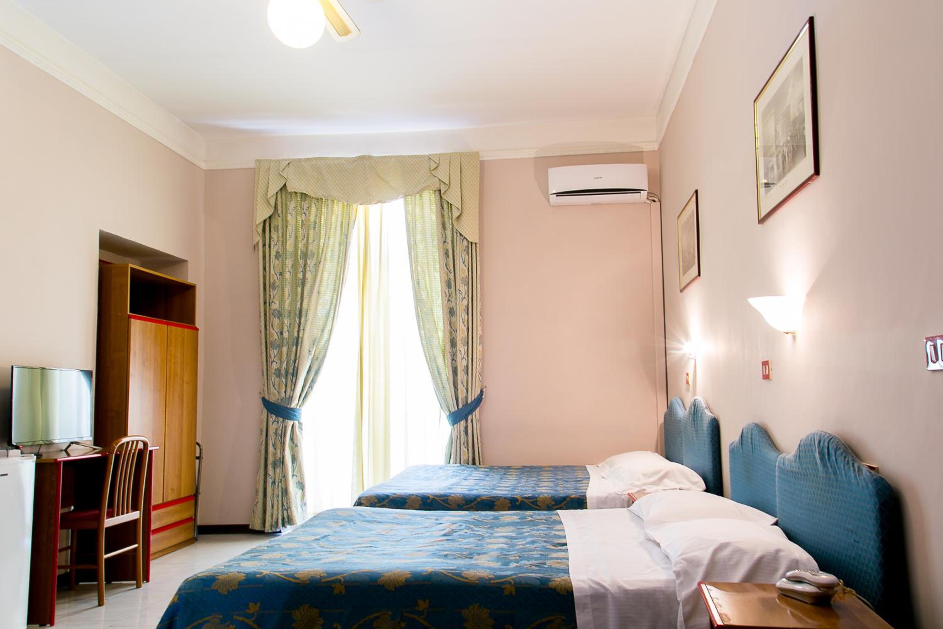 Quadruple Room - Photo 3