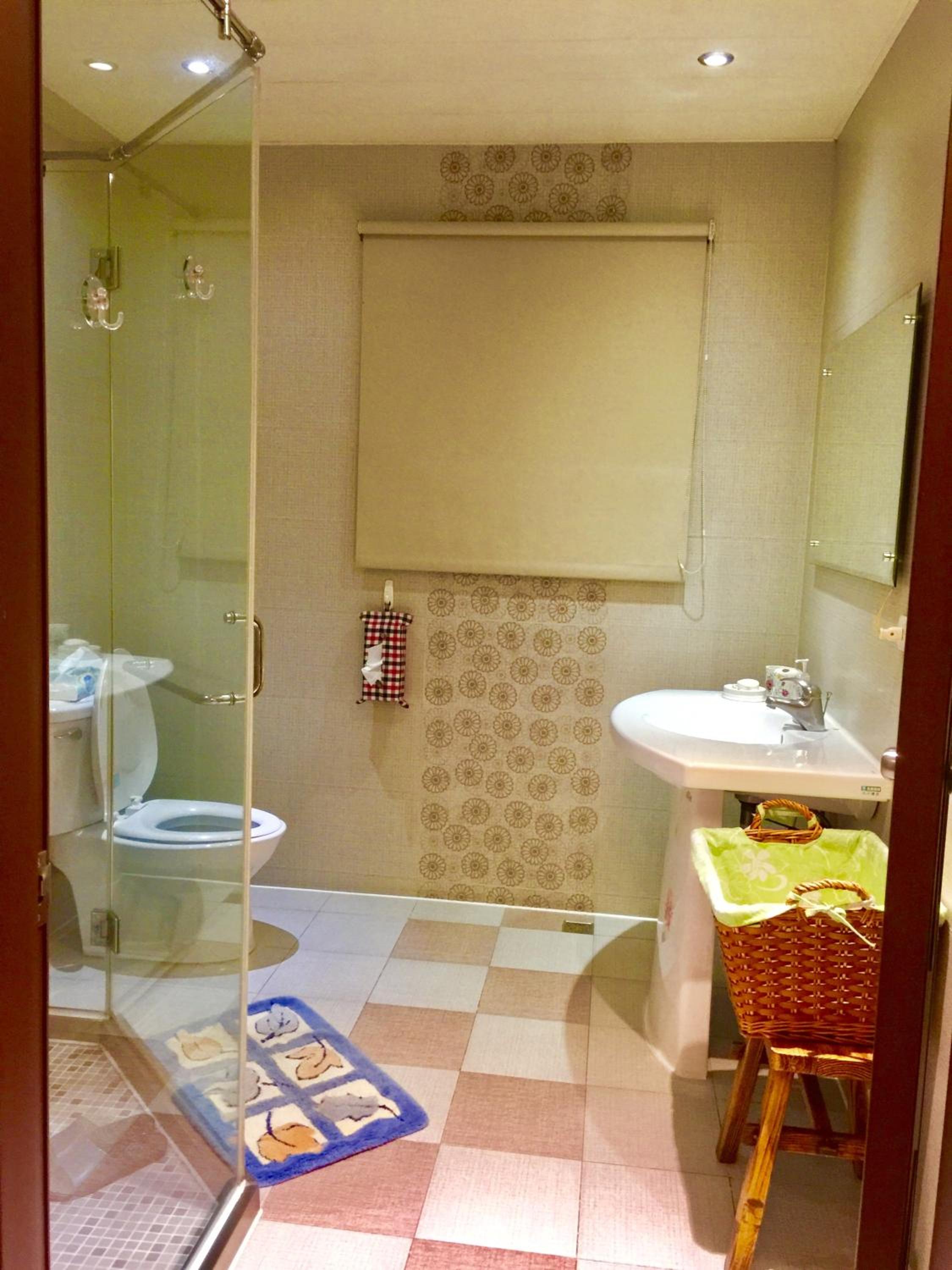Queen Room photo 2