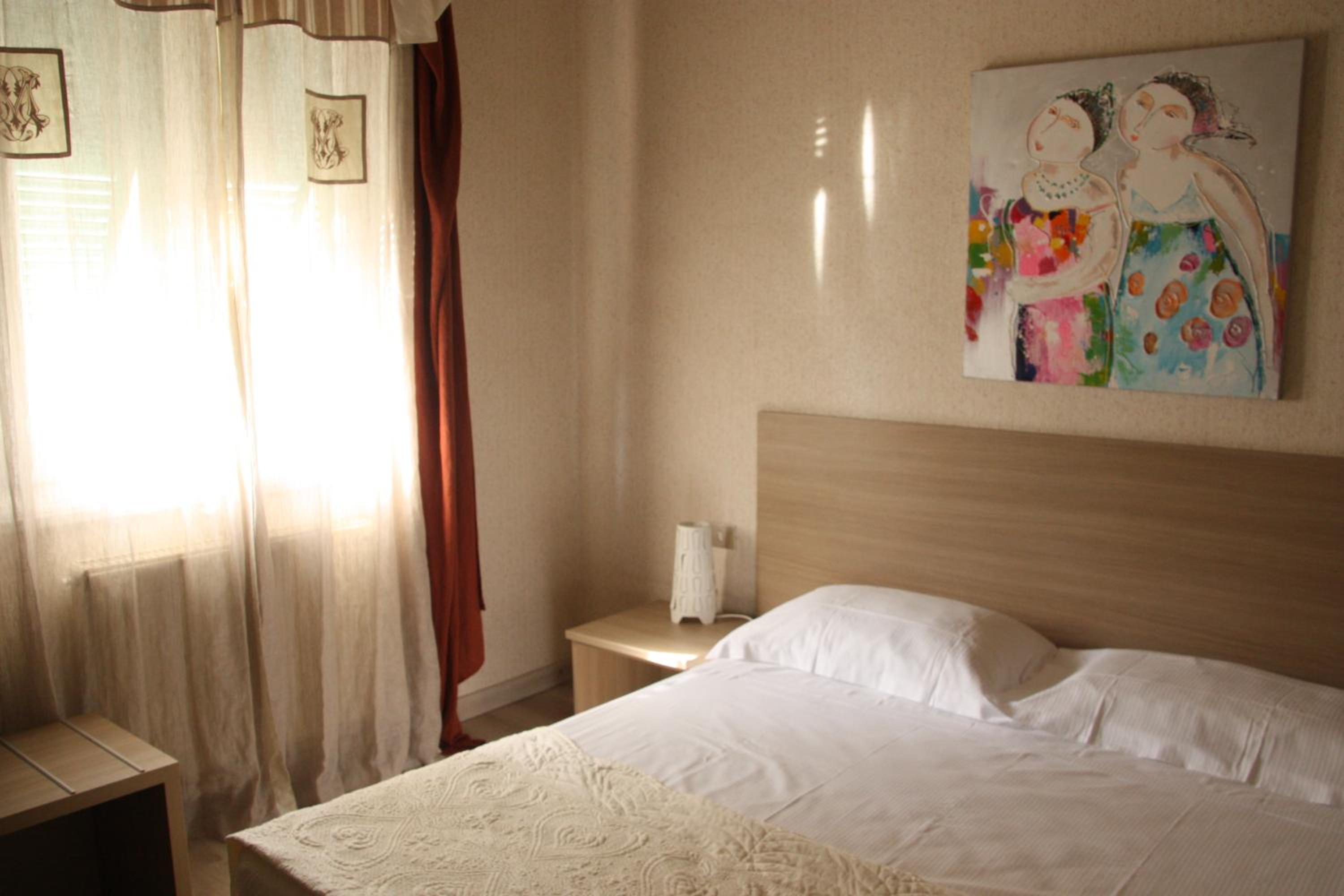 Double Room - Photo 5