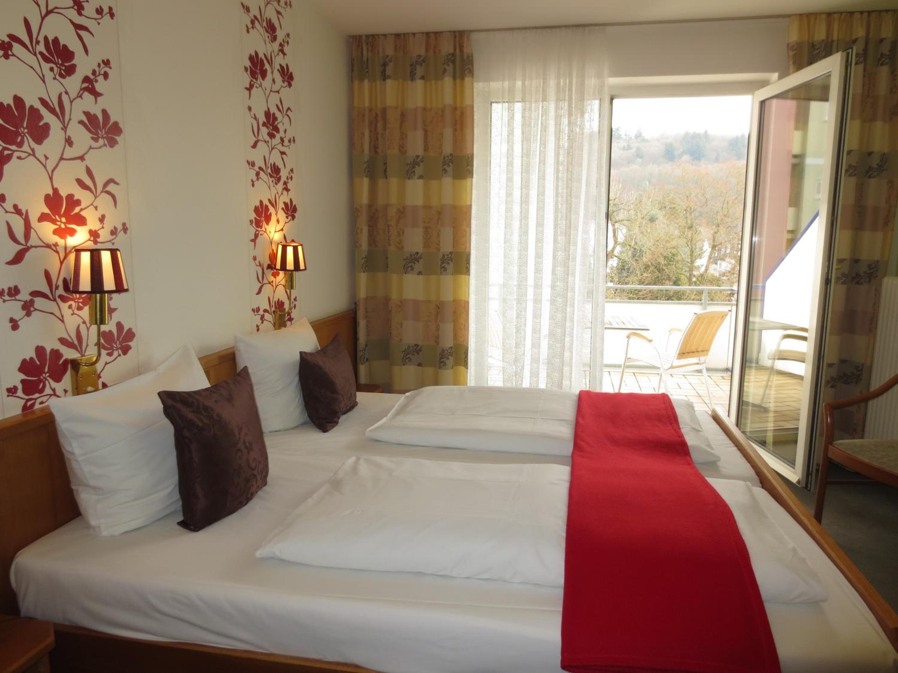 Double Room with Balcony - Photo 7