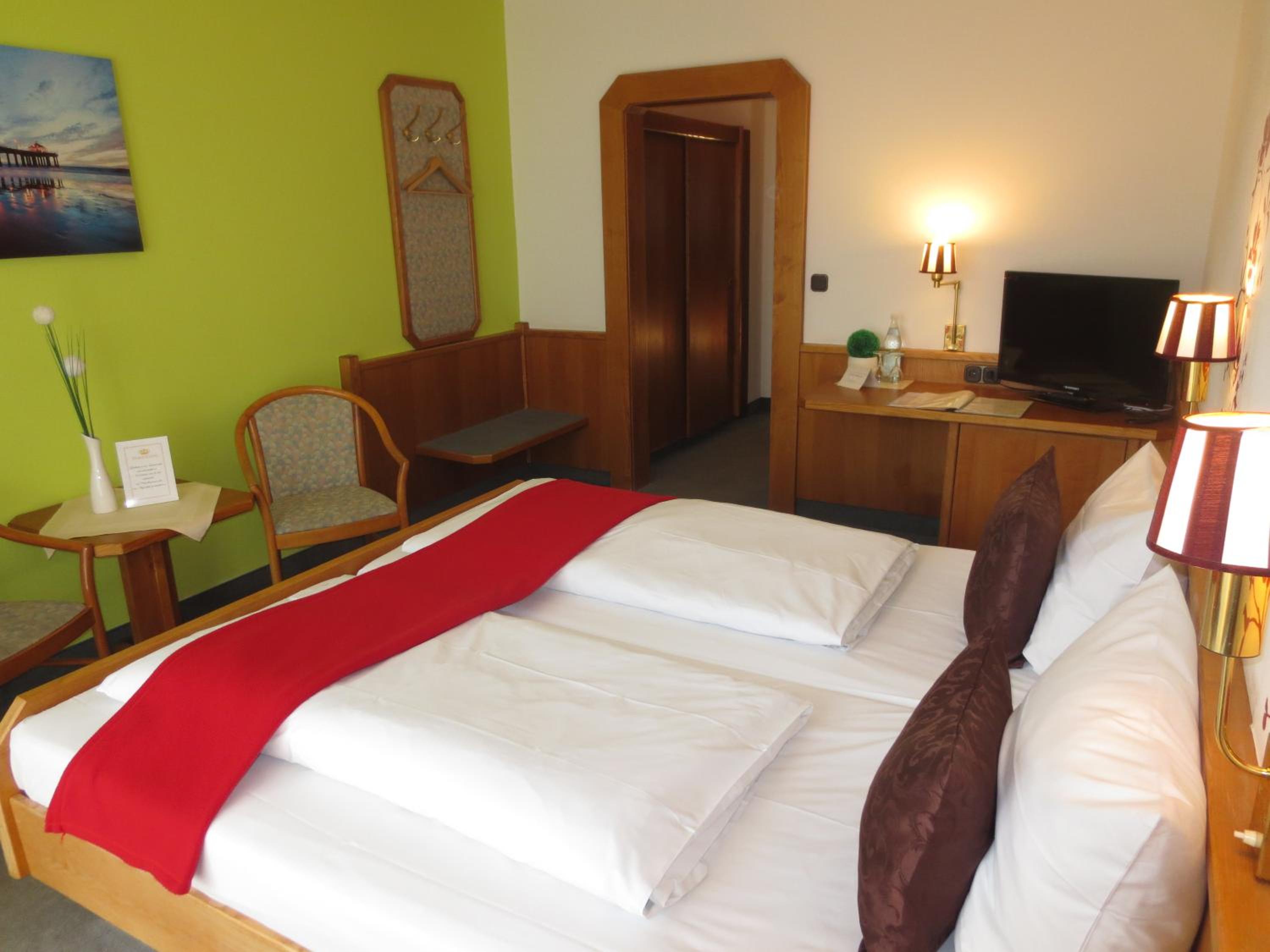 Double Room with Balcony - Photo 4