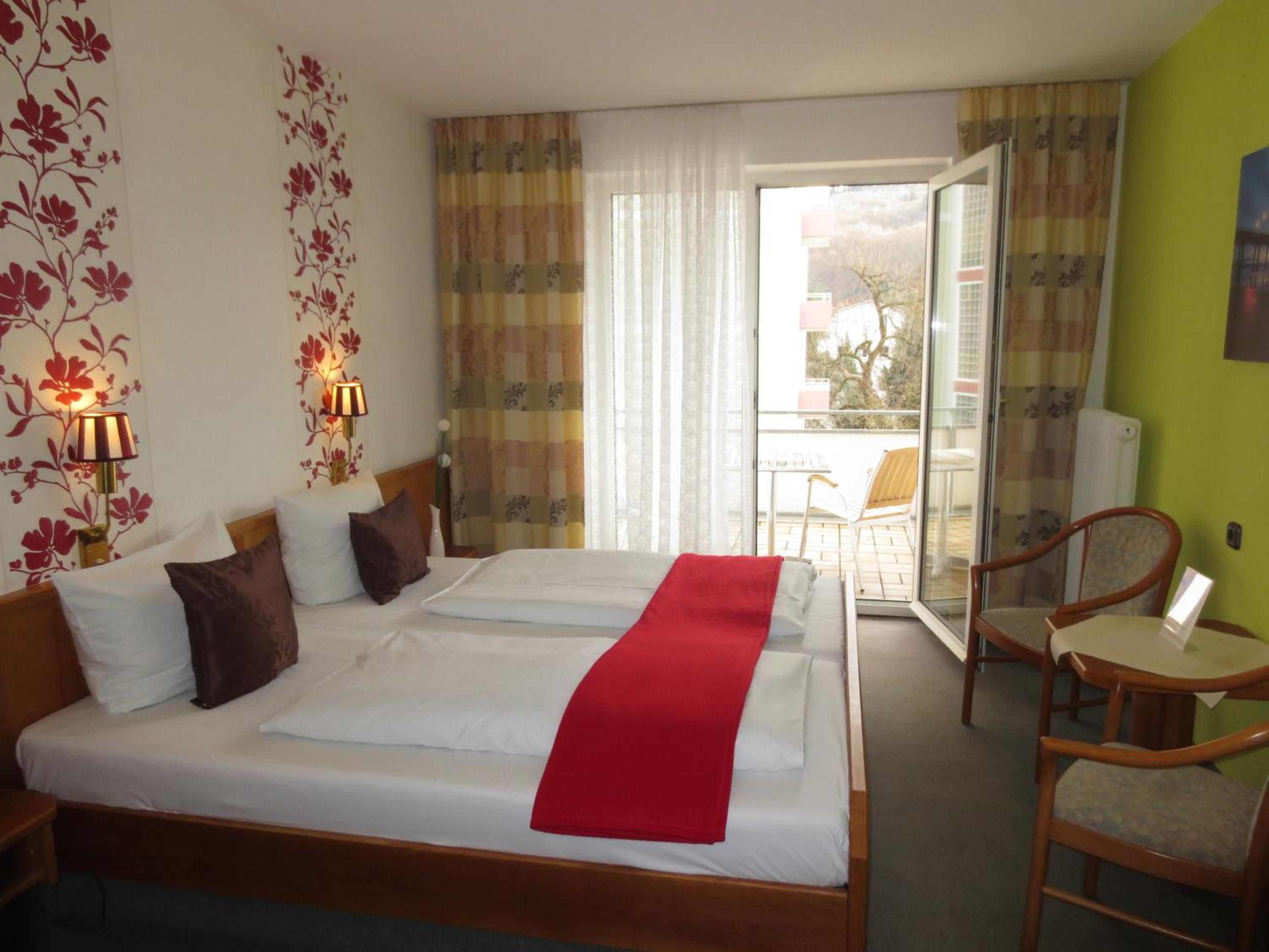Double Room with Balcony - Photo 5