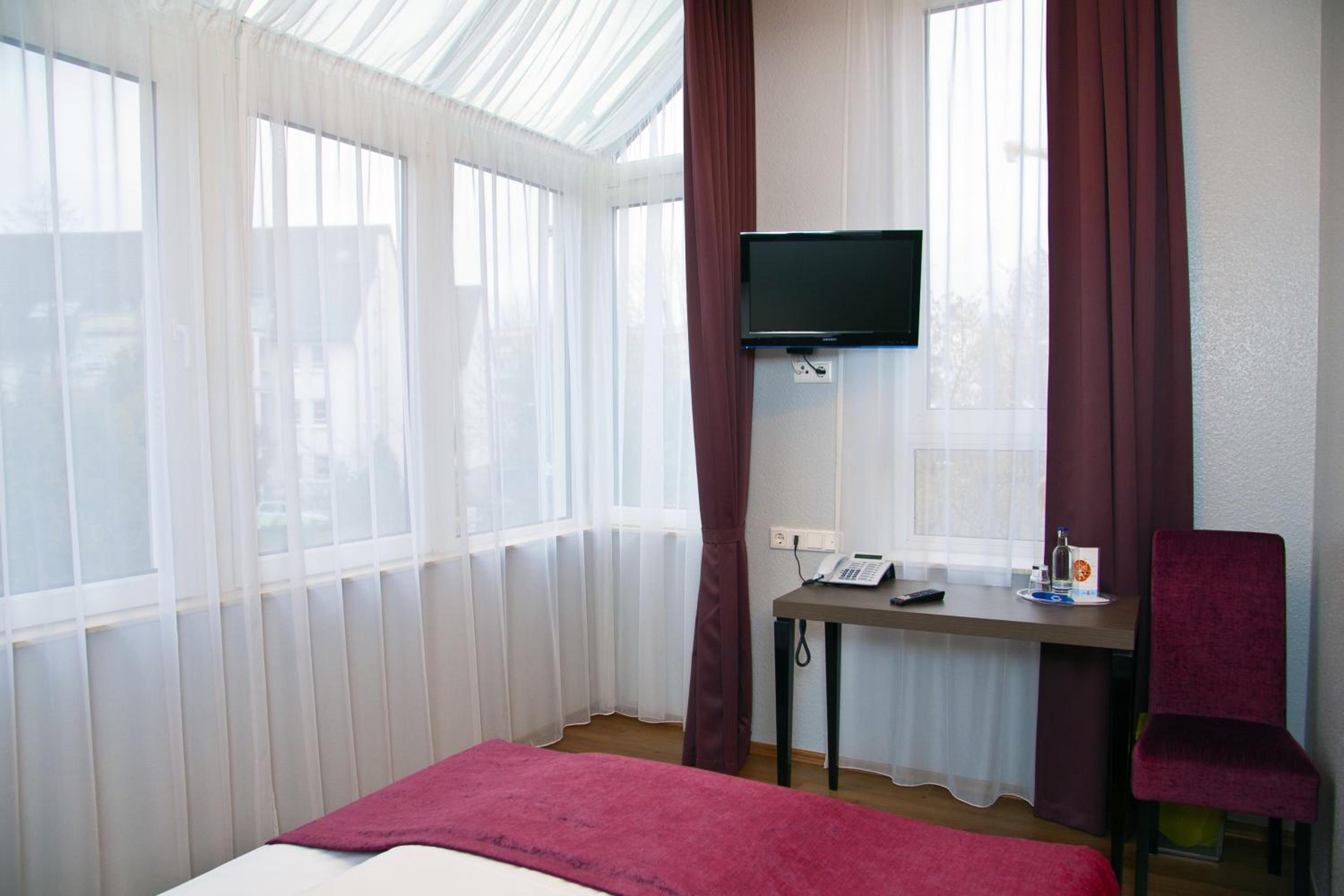 Comfort Single Room Large photo 3