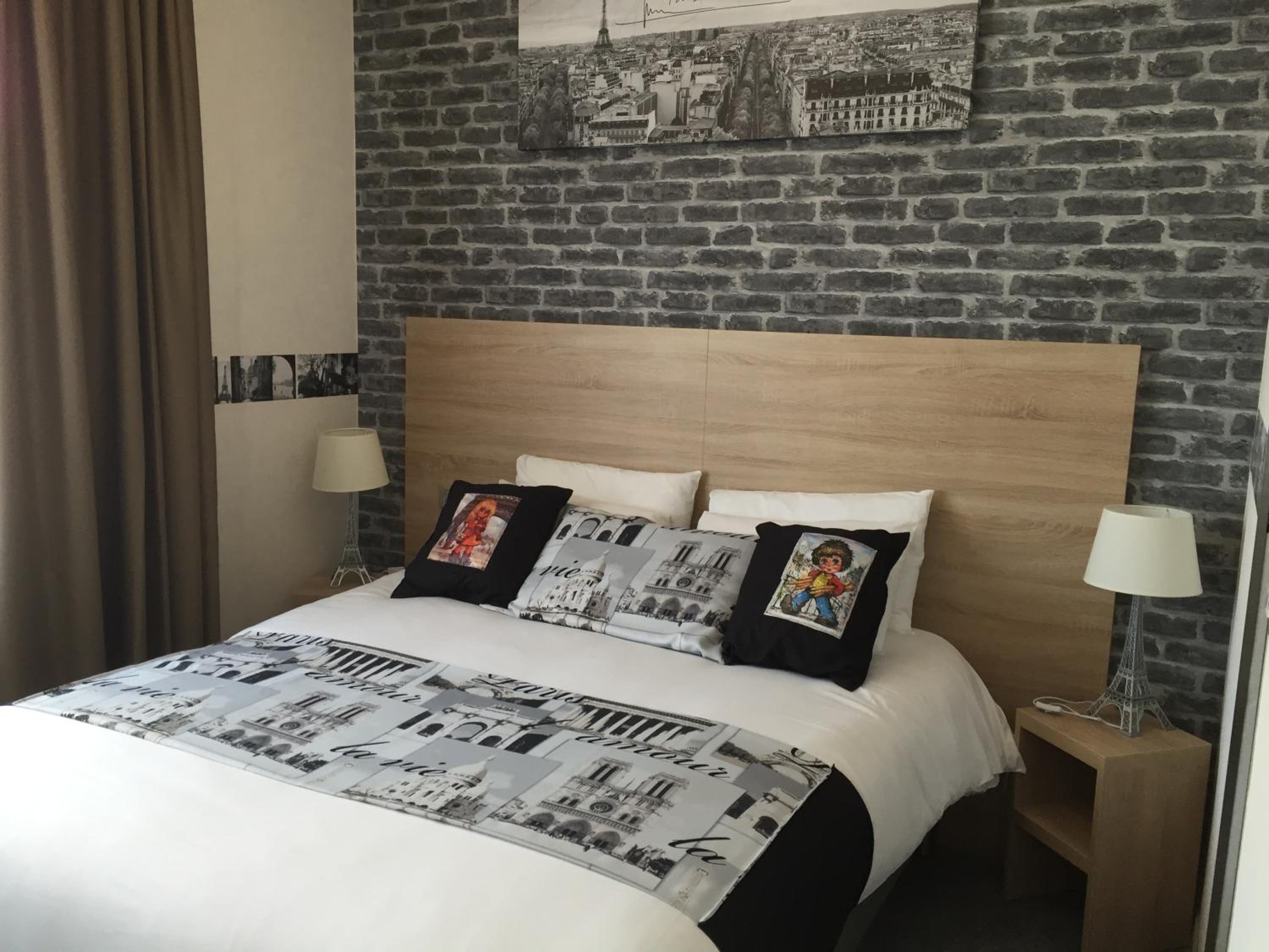Standard Double Room - Photo 9