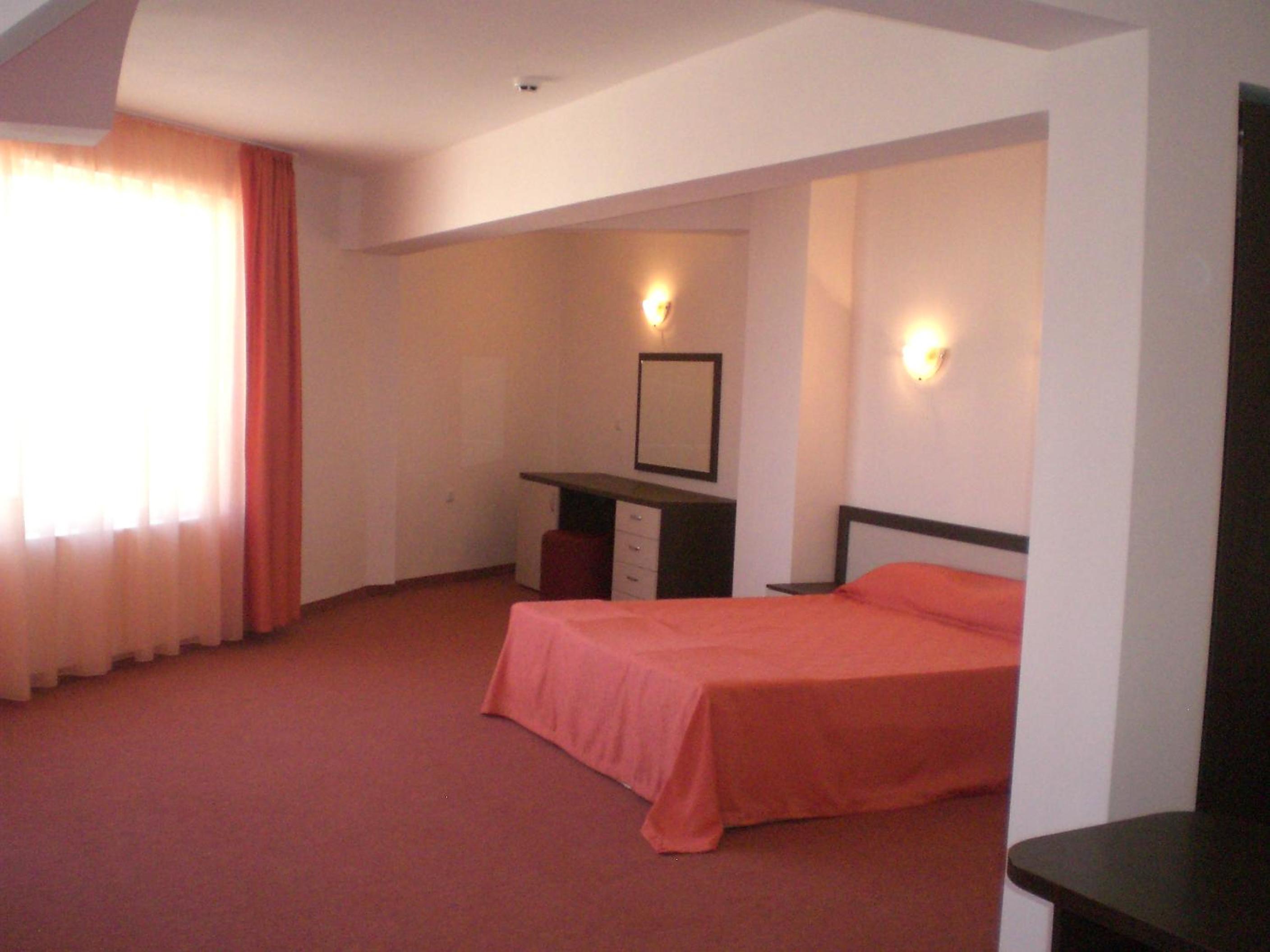 One-Bedroom Apartment with Sea View - Photo 4