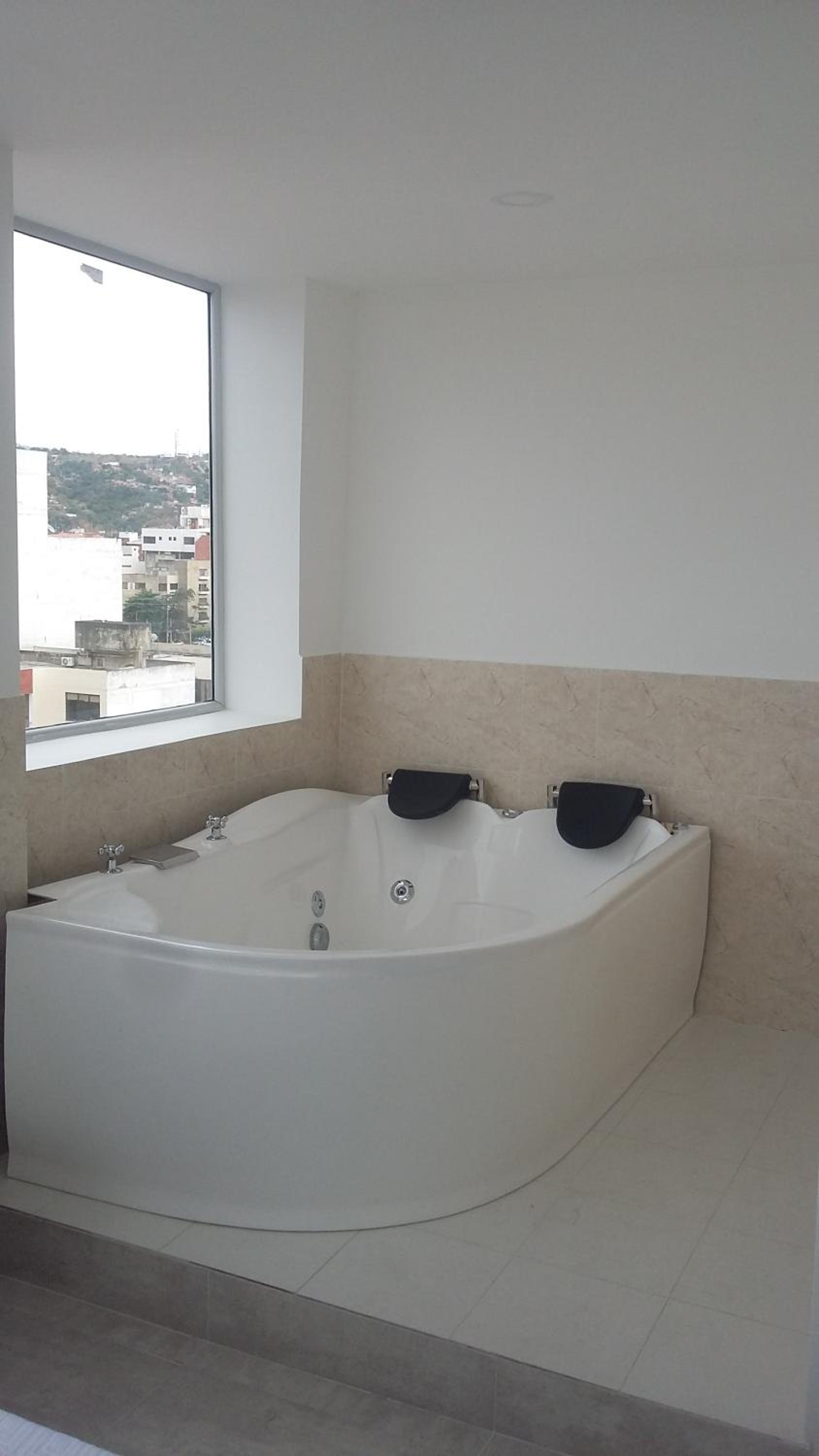 Suite with Hot Tub photo 2
