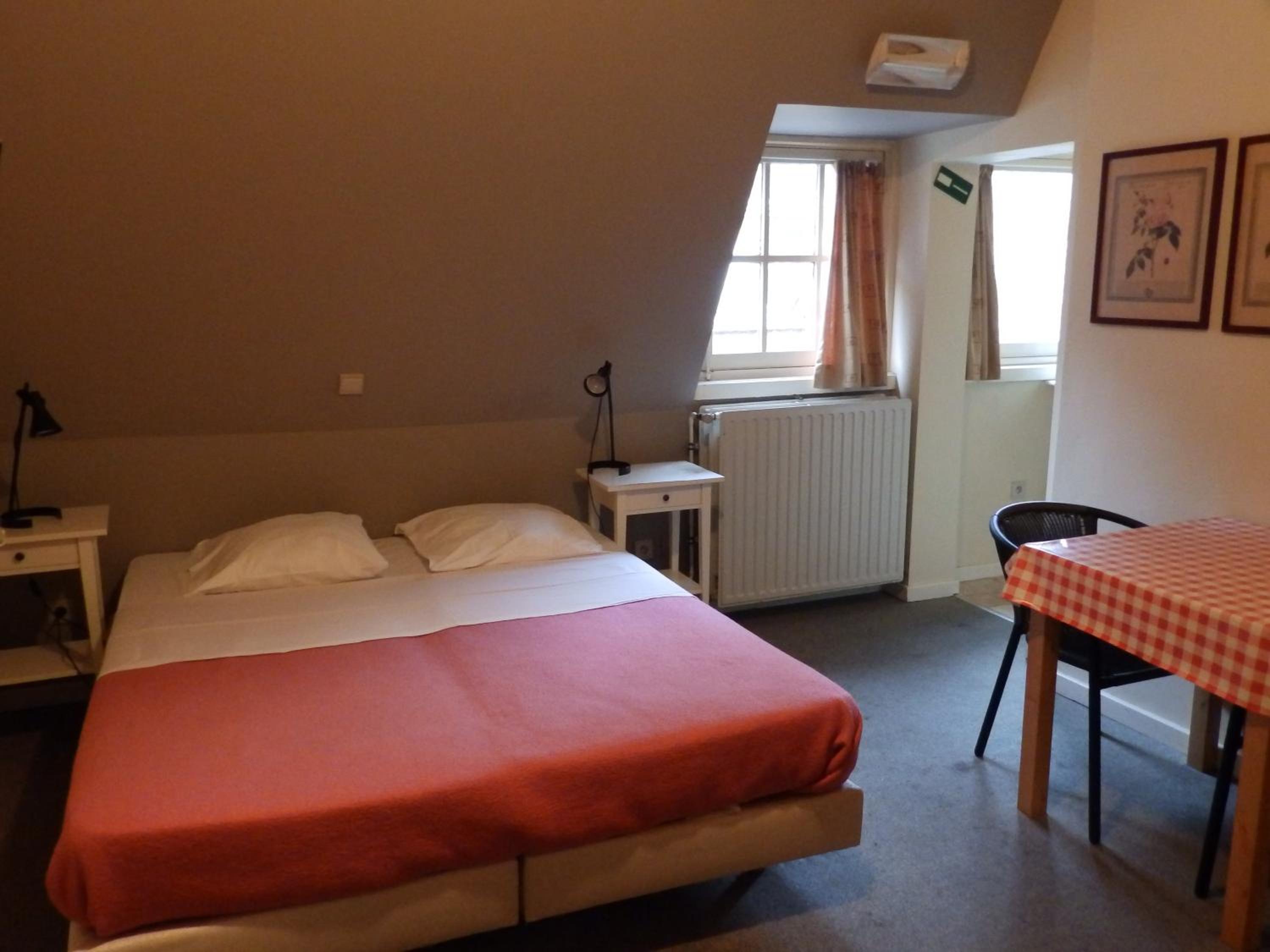 Studio Apartment photo 1