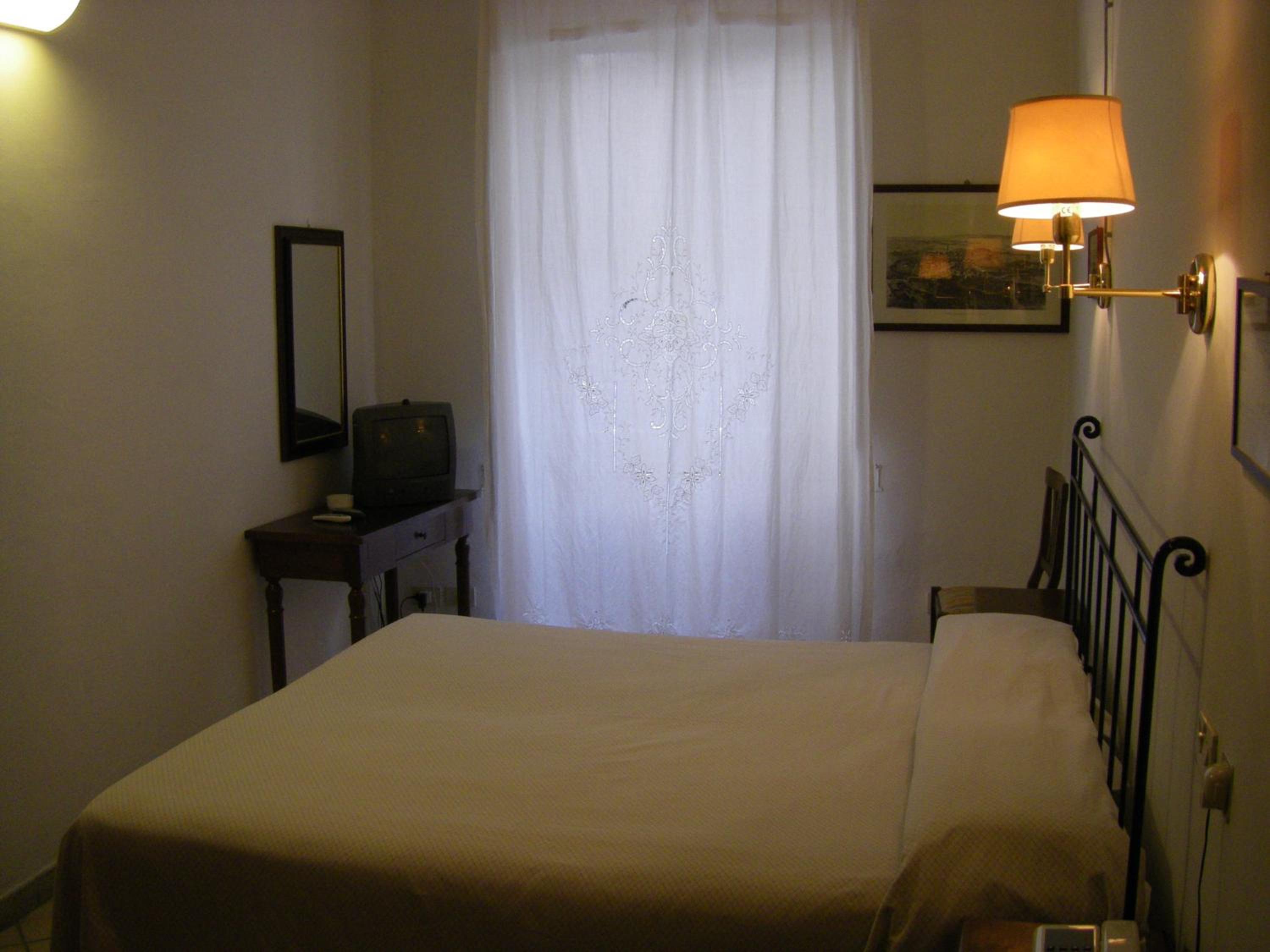 Double or Twin Room - Photo 4