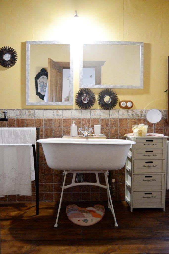 Four-Bedroom House - Photo 12