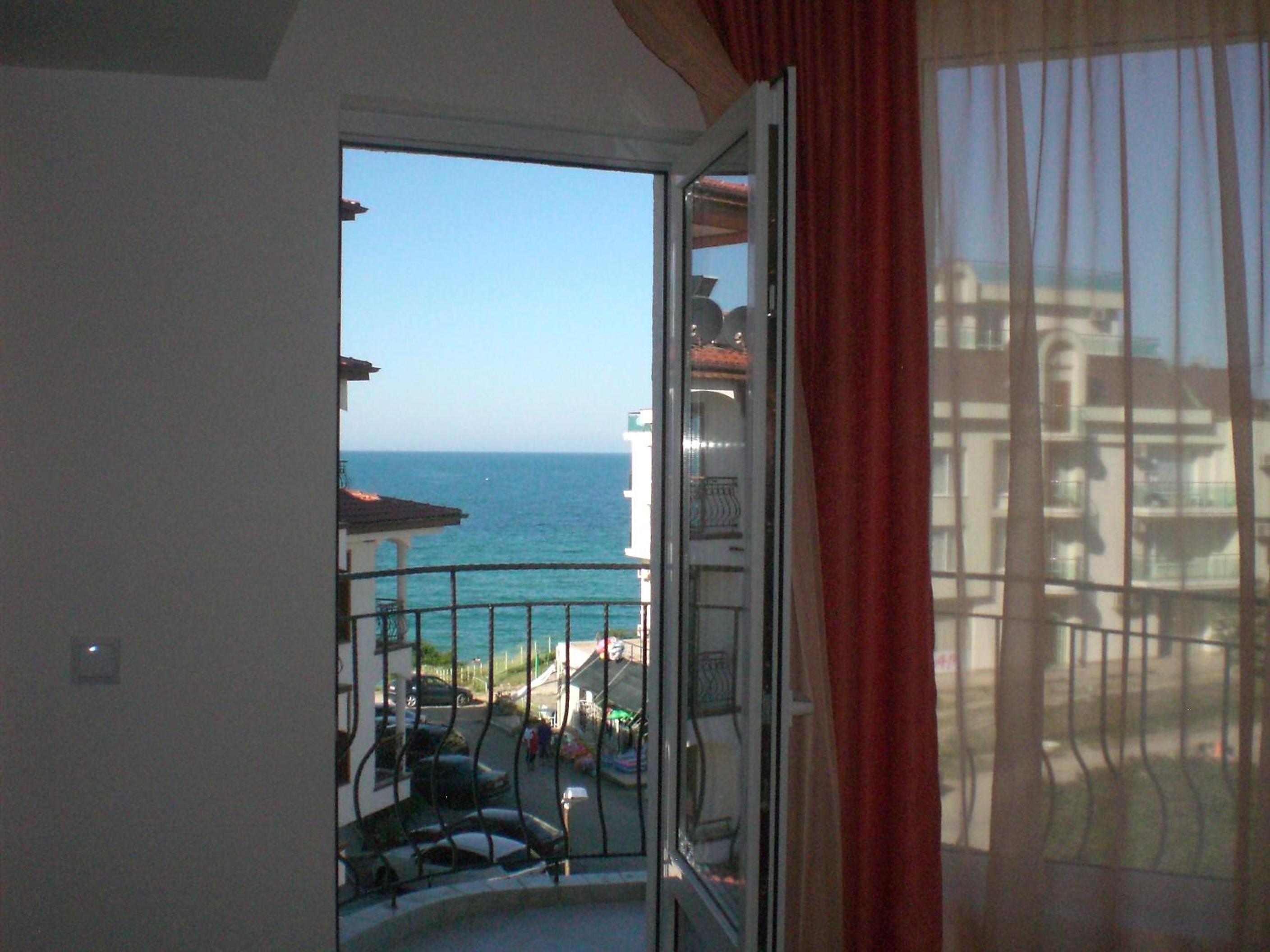 One-Bedroom Apartment with Sea View - Photo 6