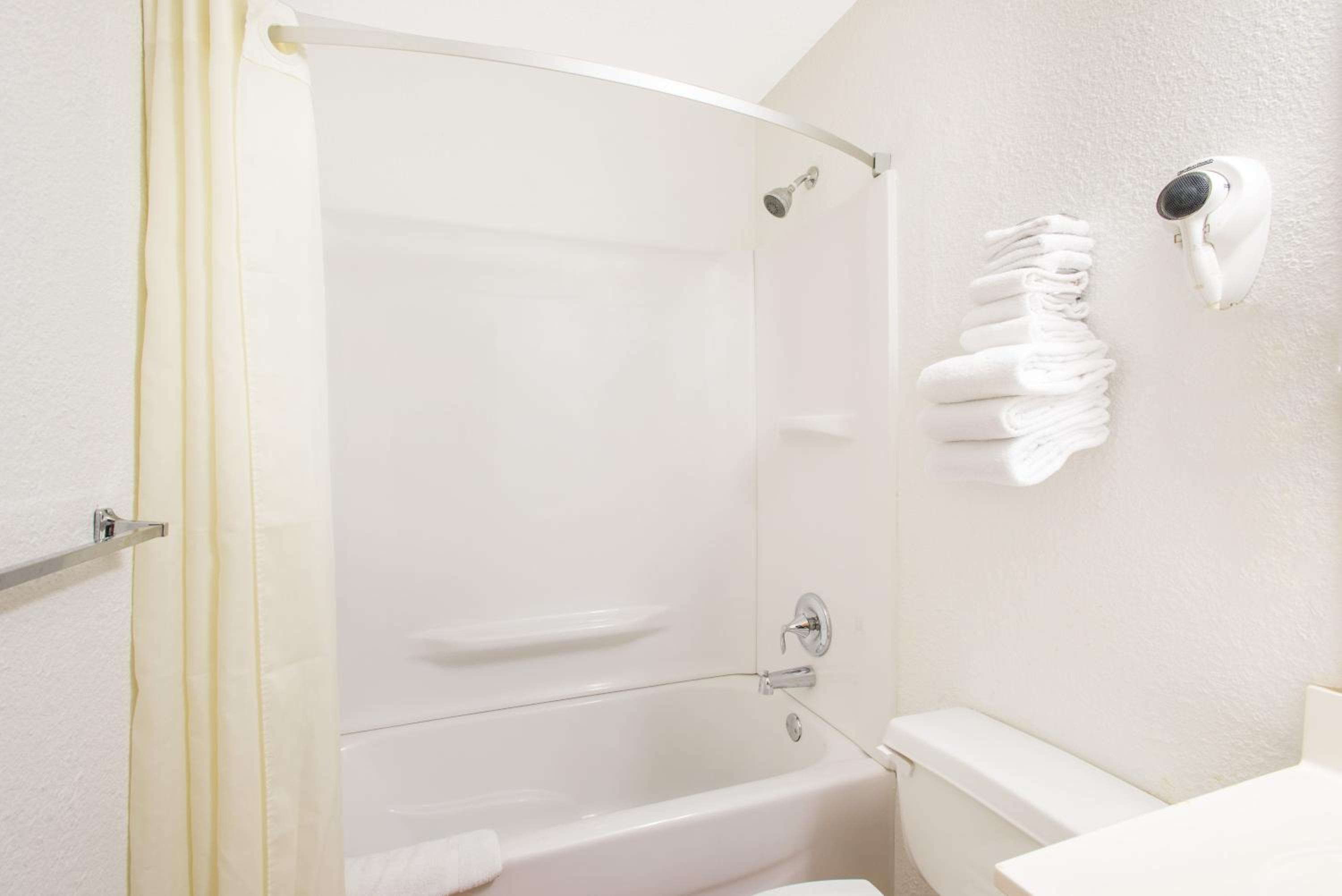 King Room - Non-Smoking - Photo 2