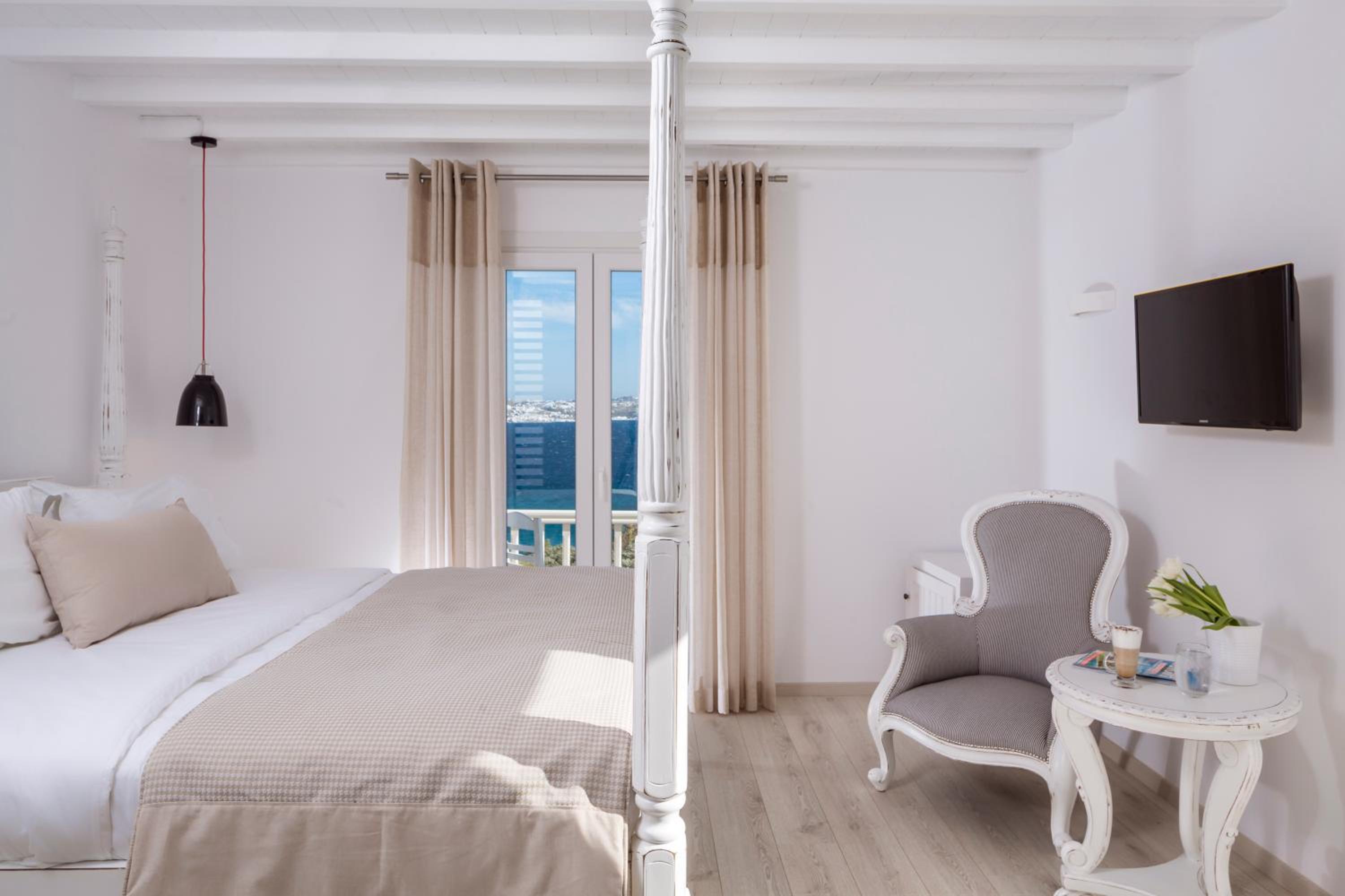 Honeymoon Suite with Hot Tub and Sea View - Photo 10