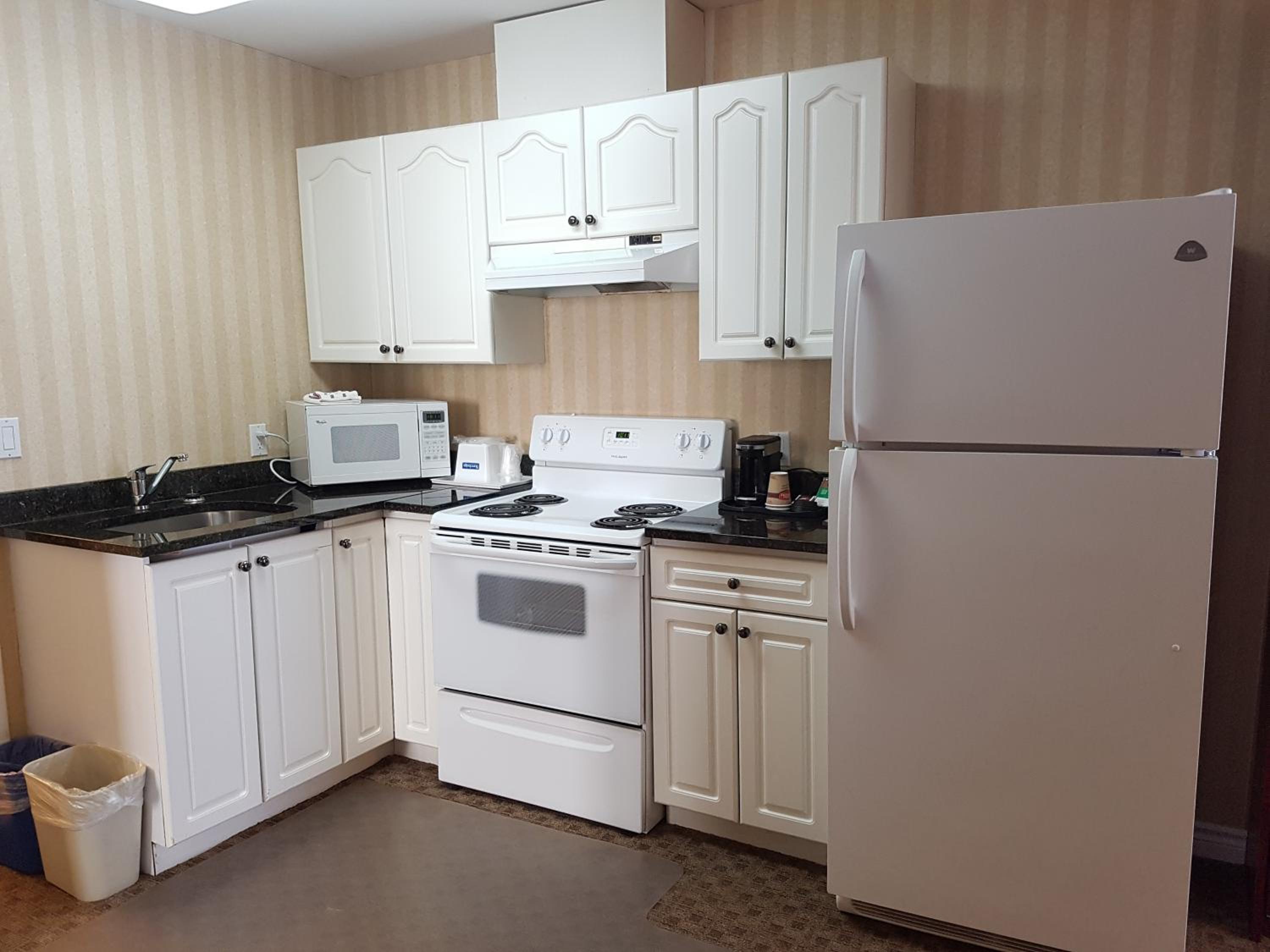 Queen  Suite, Non-Smoking - Photo 3
