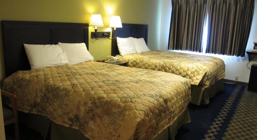 Queen Room with Two Queen Beds - Pet Friendly