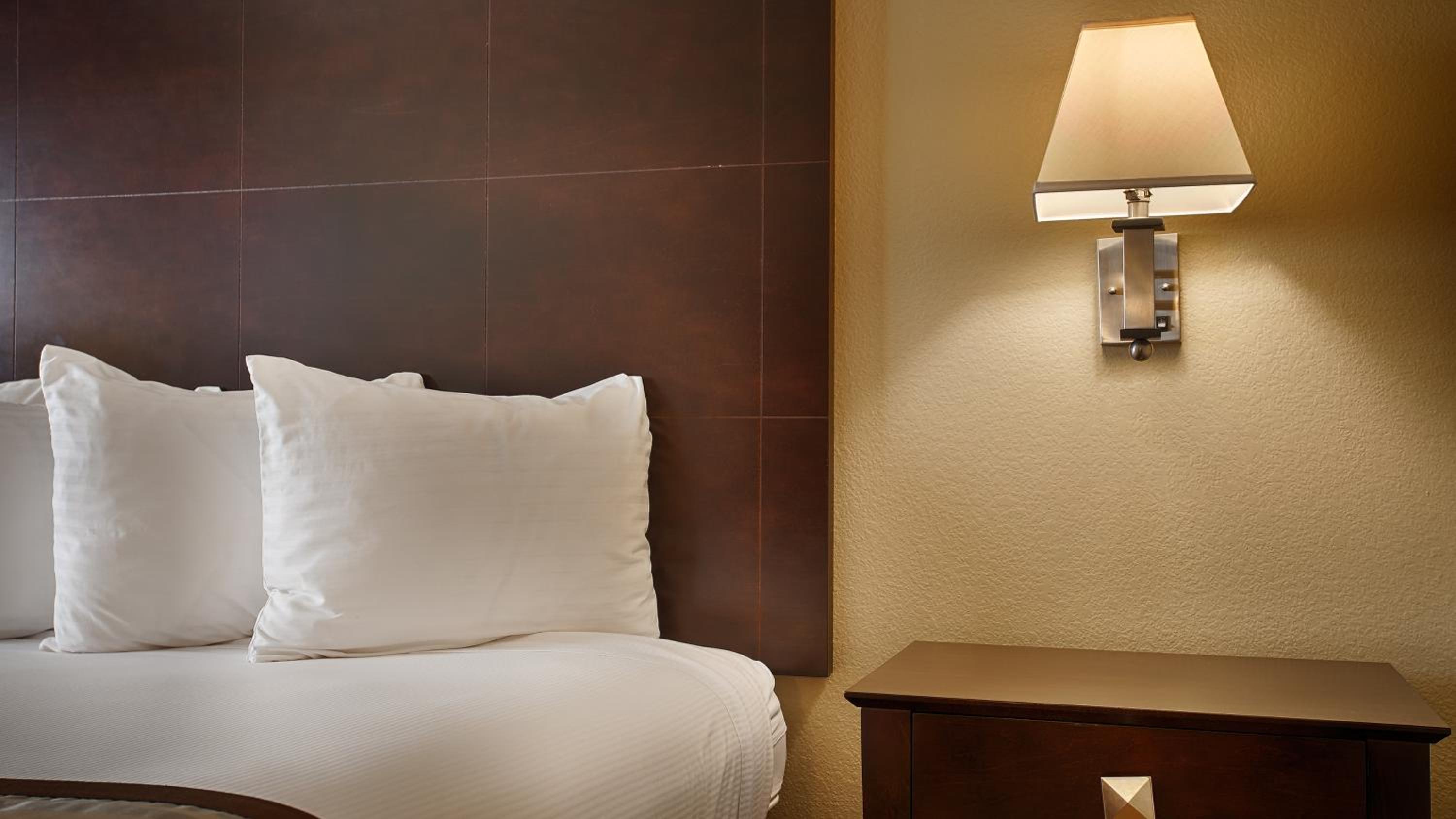 Queen Room with Two Queen Beds photo 2