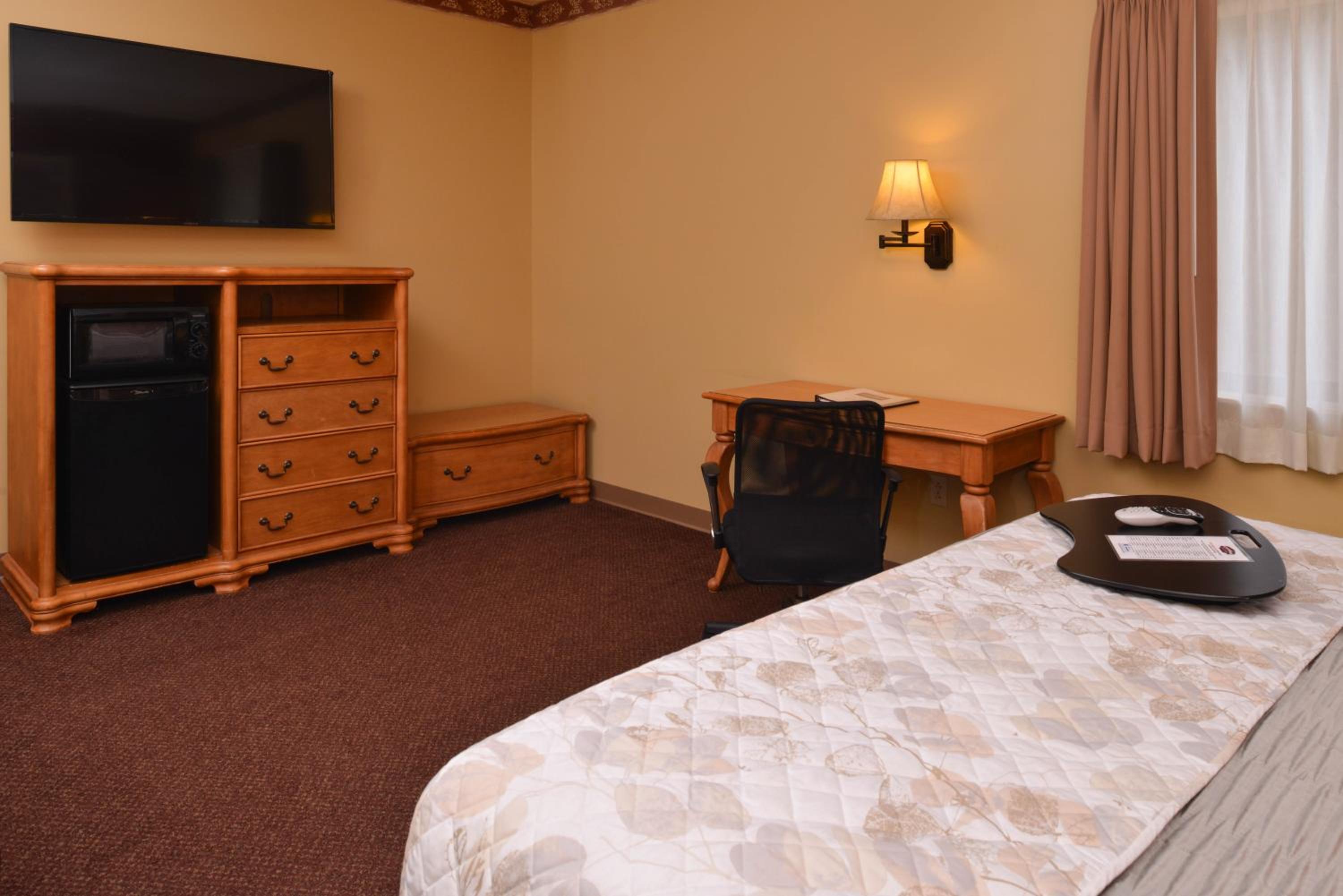 King Suite with Spa Bath - Photo 3