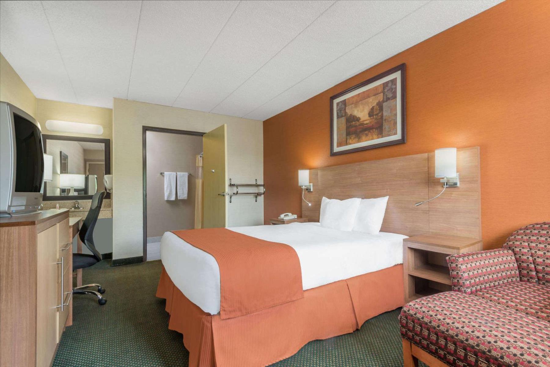 King Room - Non-Smoking - Photo 1