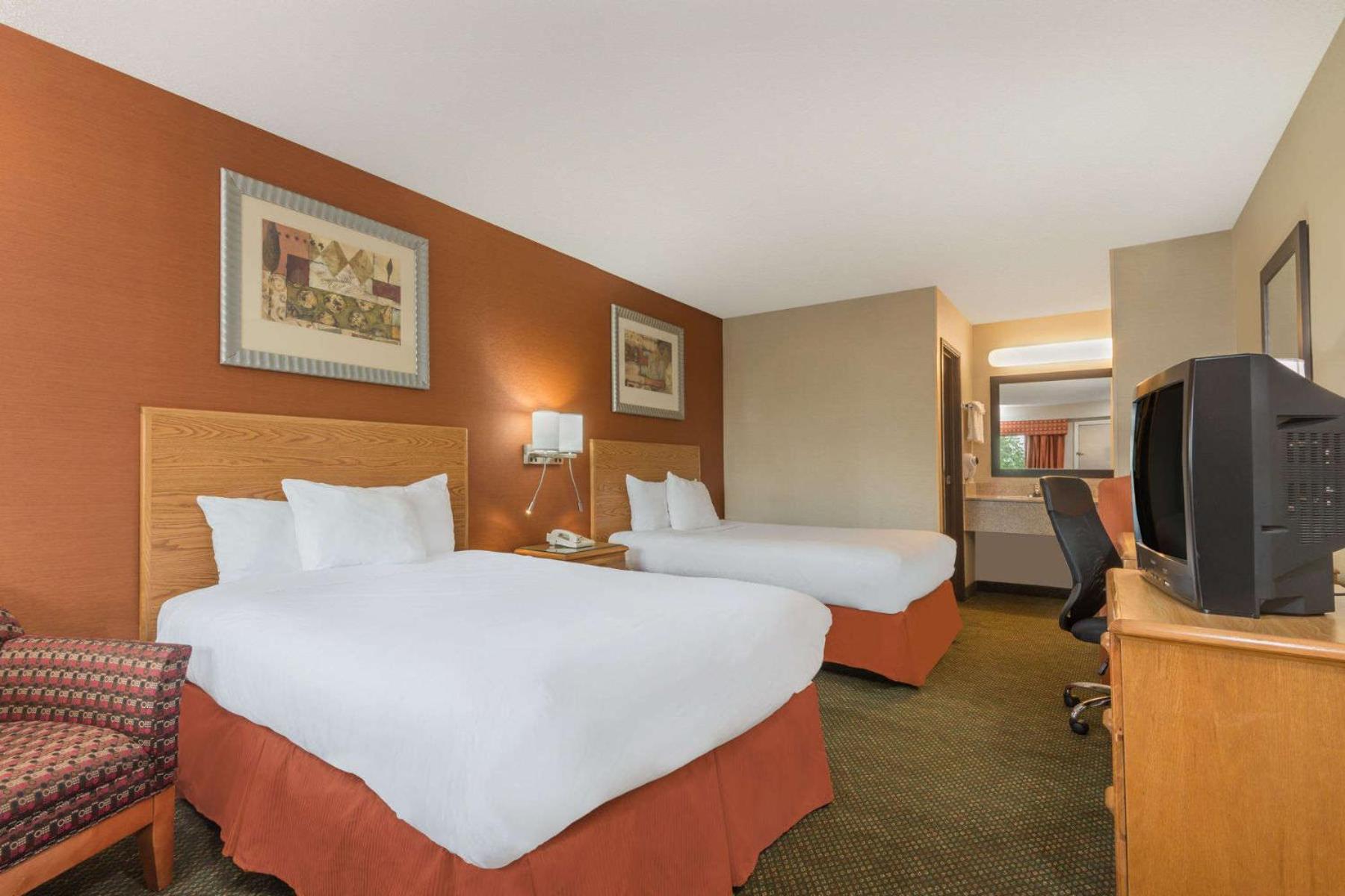 Double Room with Two Double Beds - Non-Smoking - Photo 2