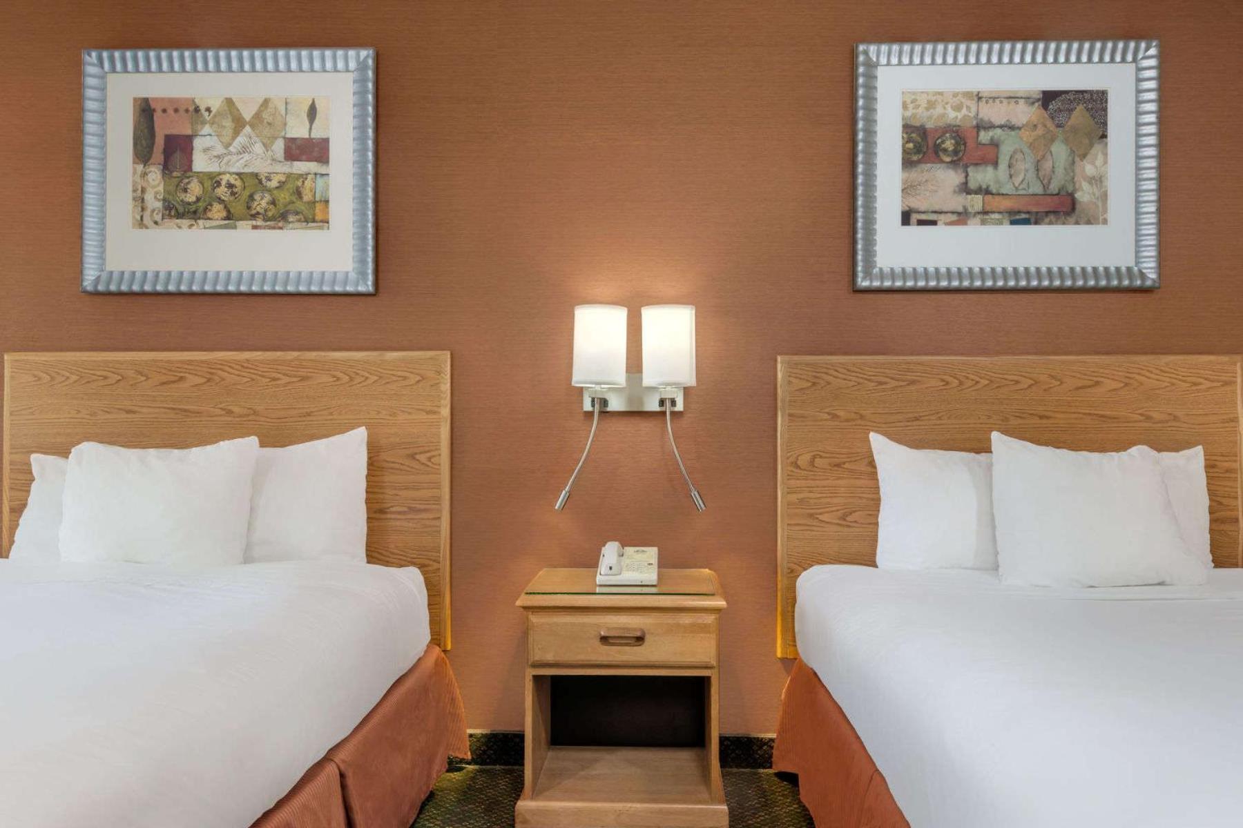 Double Room with Two Double Beds - Non-Smoking - Photo 1
