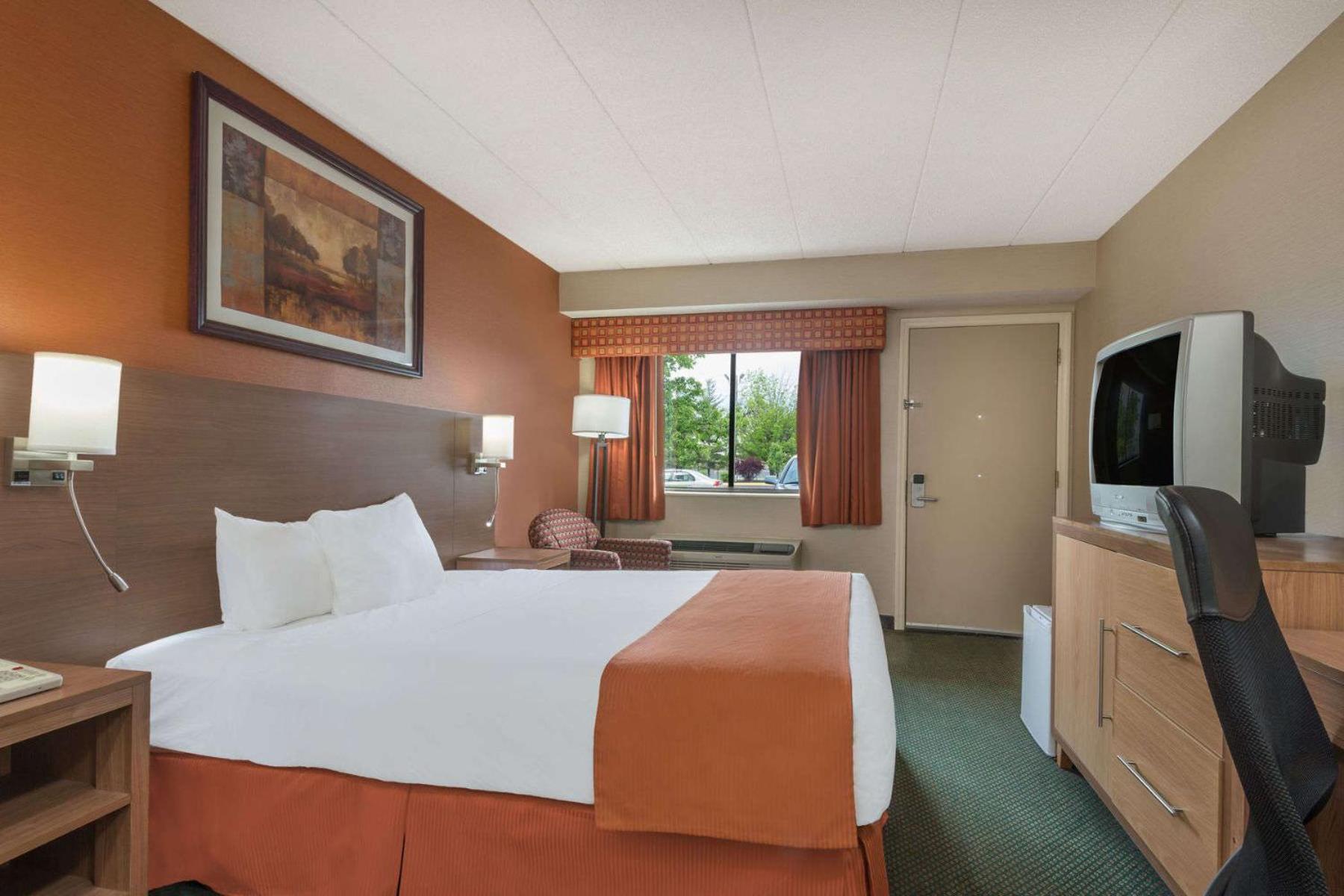 Queen Room - Disability Access - Non-Smoking - Photo 2