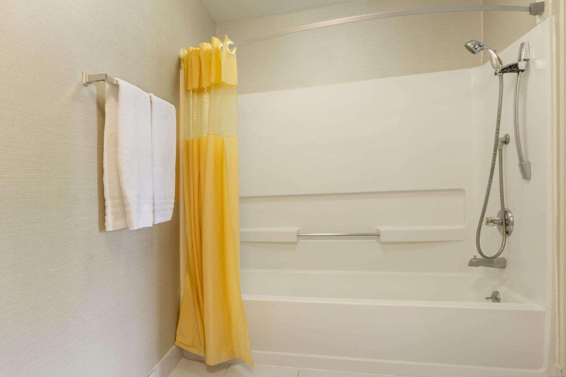 Double Room with Two Double Beds - Non-Smoking - Photo 5
