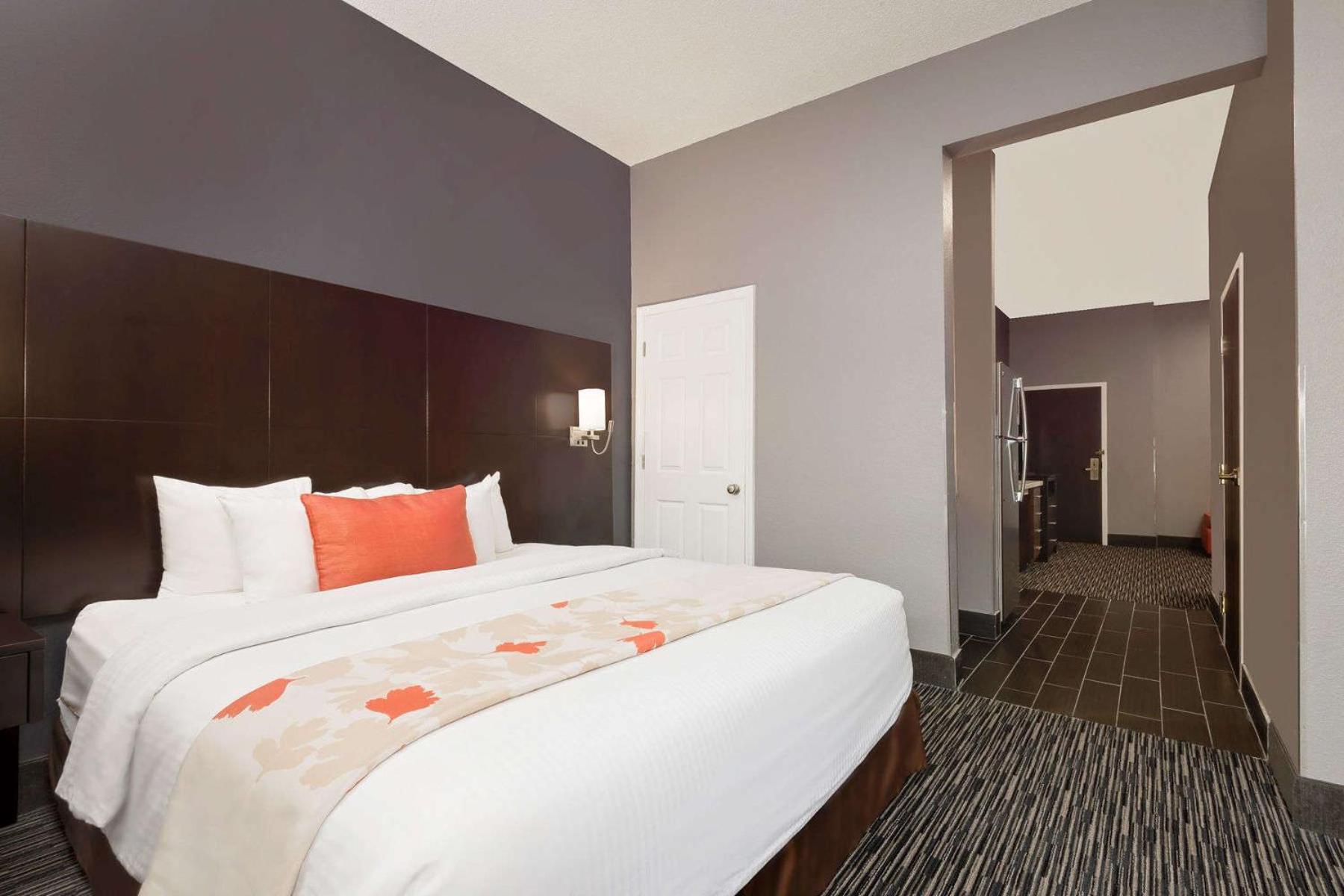 One-Bedroom Queen Studio Suite with Two Queen Beds - Mobility Accessible/Non-Smoking - Photo 1
