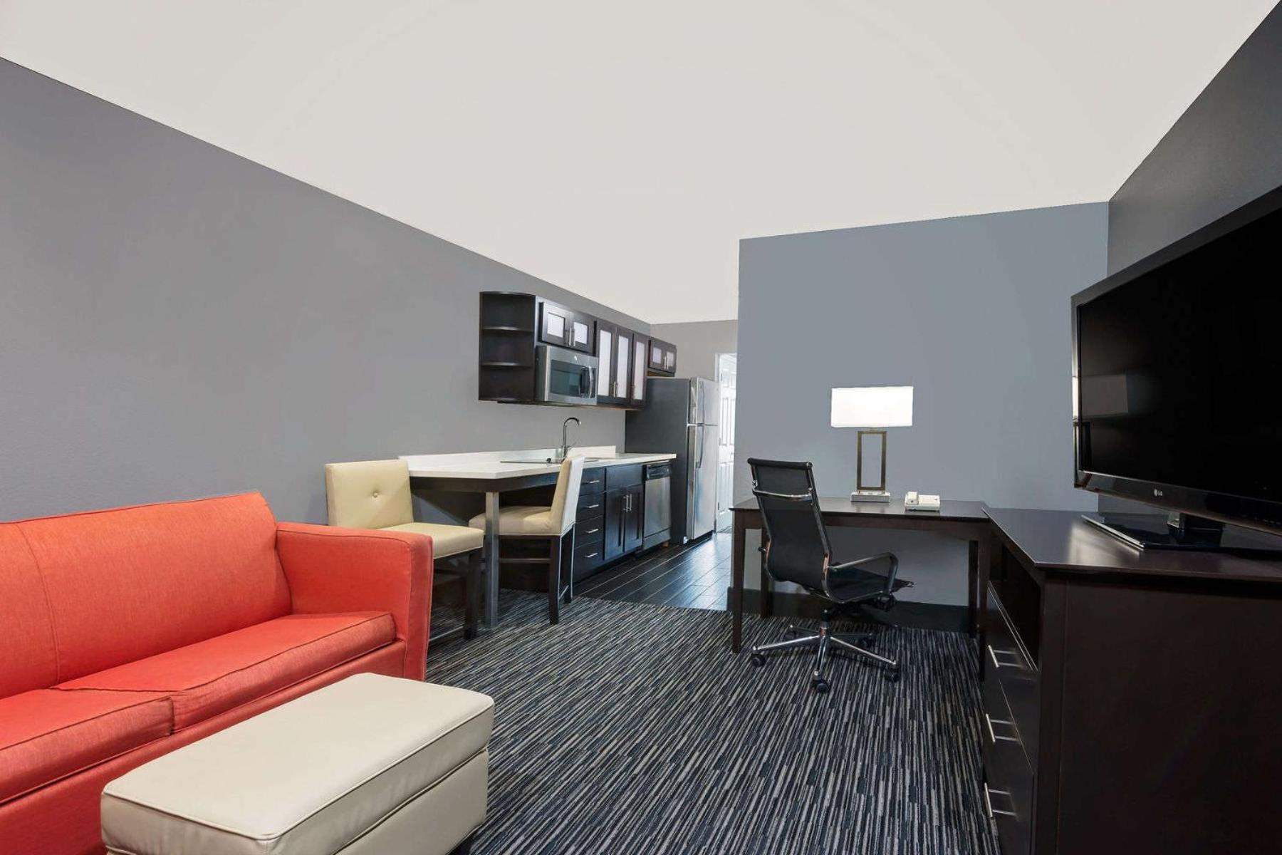 One-Bedroom Queen Studio Suite with Two Queen Beds - Mobility Accessible/Non-Smoking - Photo 7