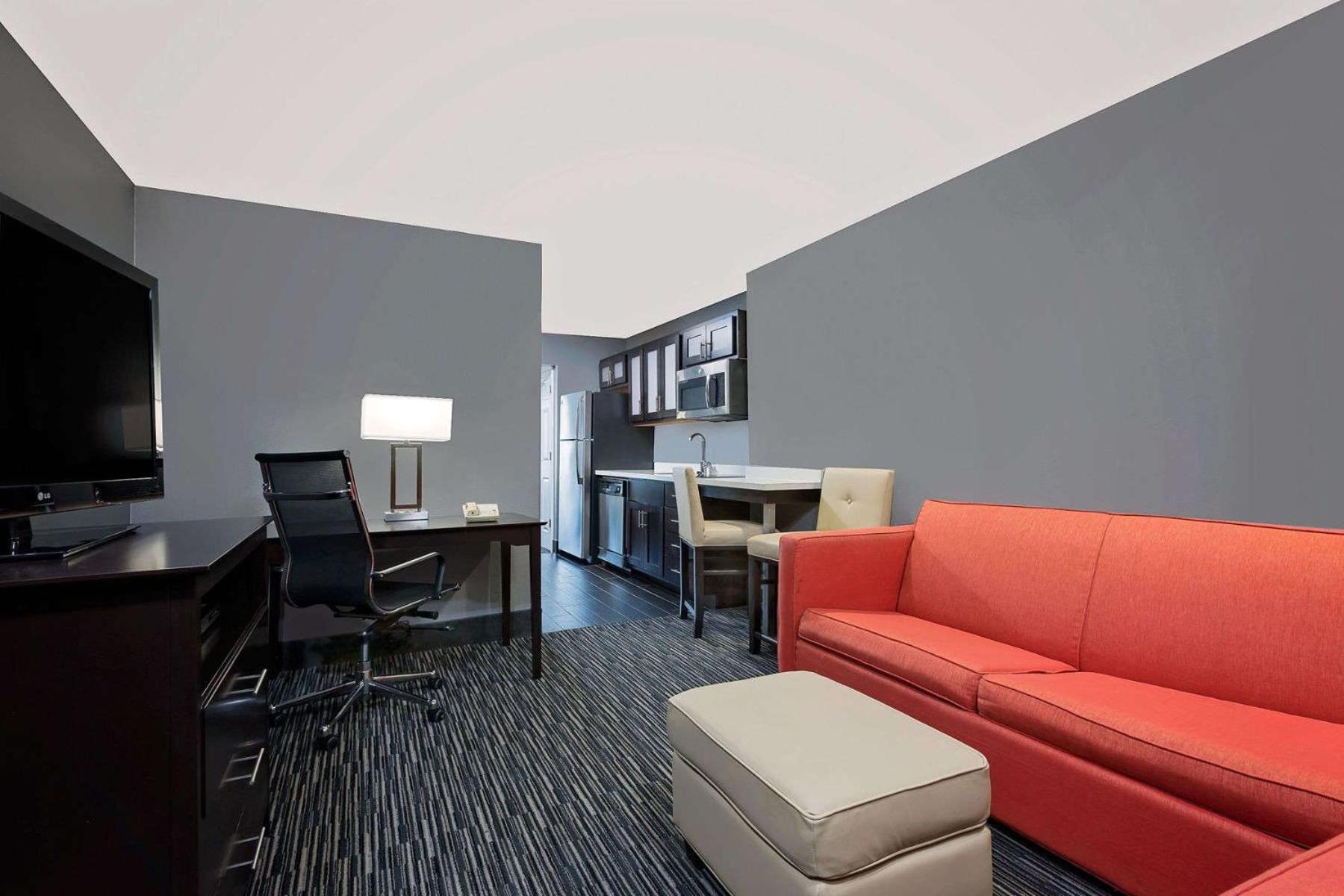 One-Bedroom King Studio Suite - Non-Smoking - Photo 4